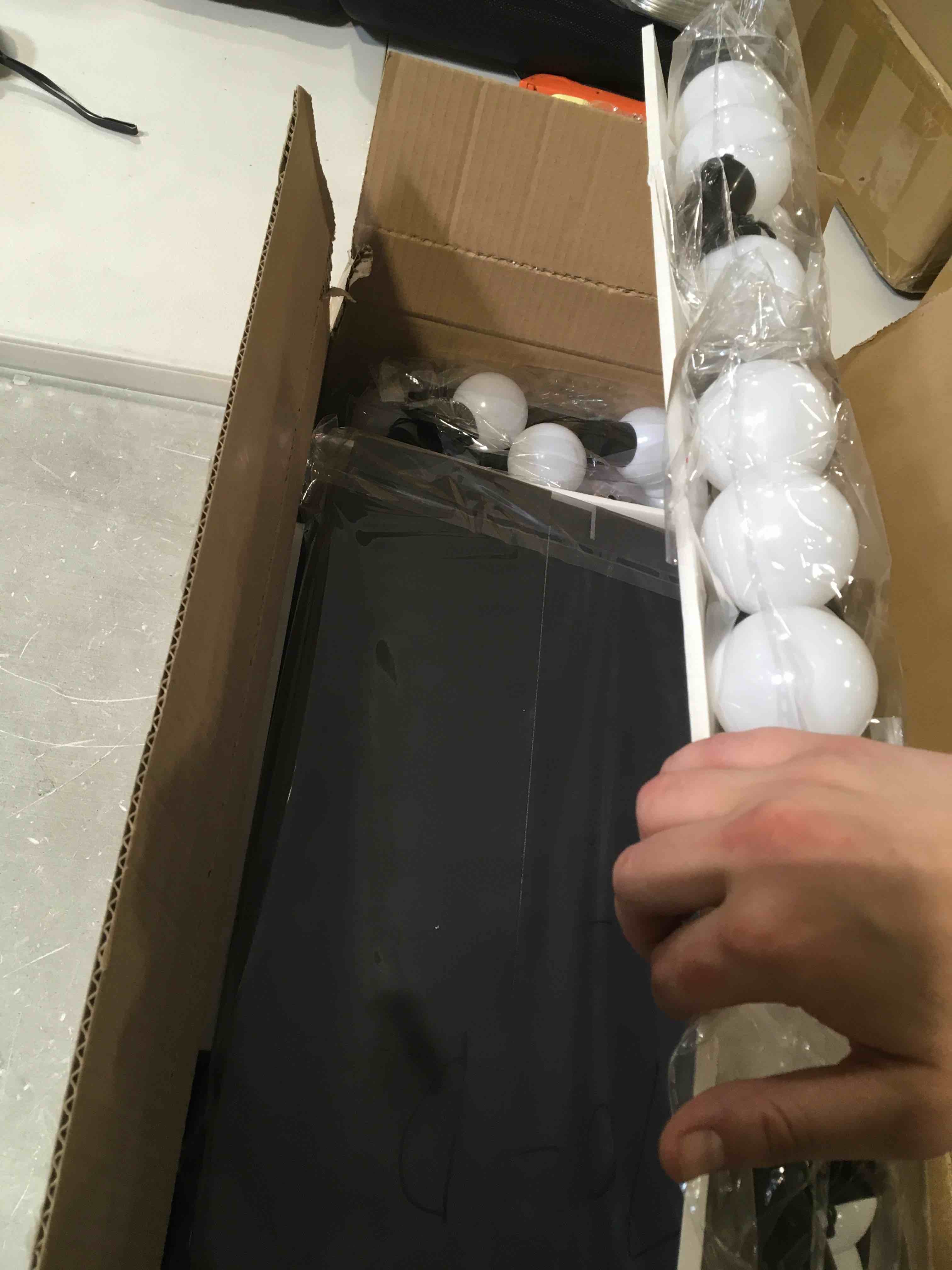 https://s3.amazonaws.com/lotting-images-prod/bidfta/RED6315172_1718125487119.jpeg