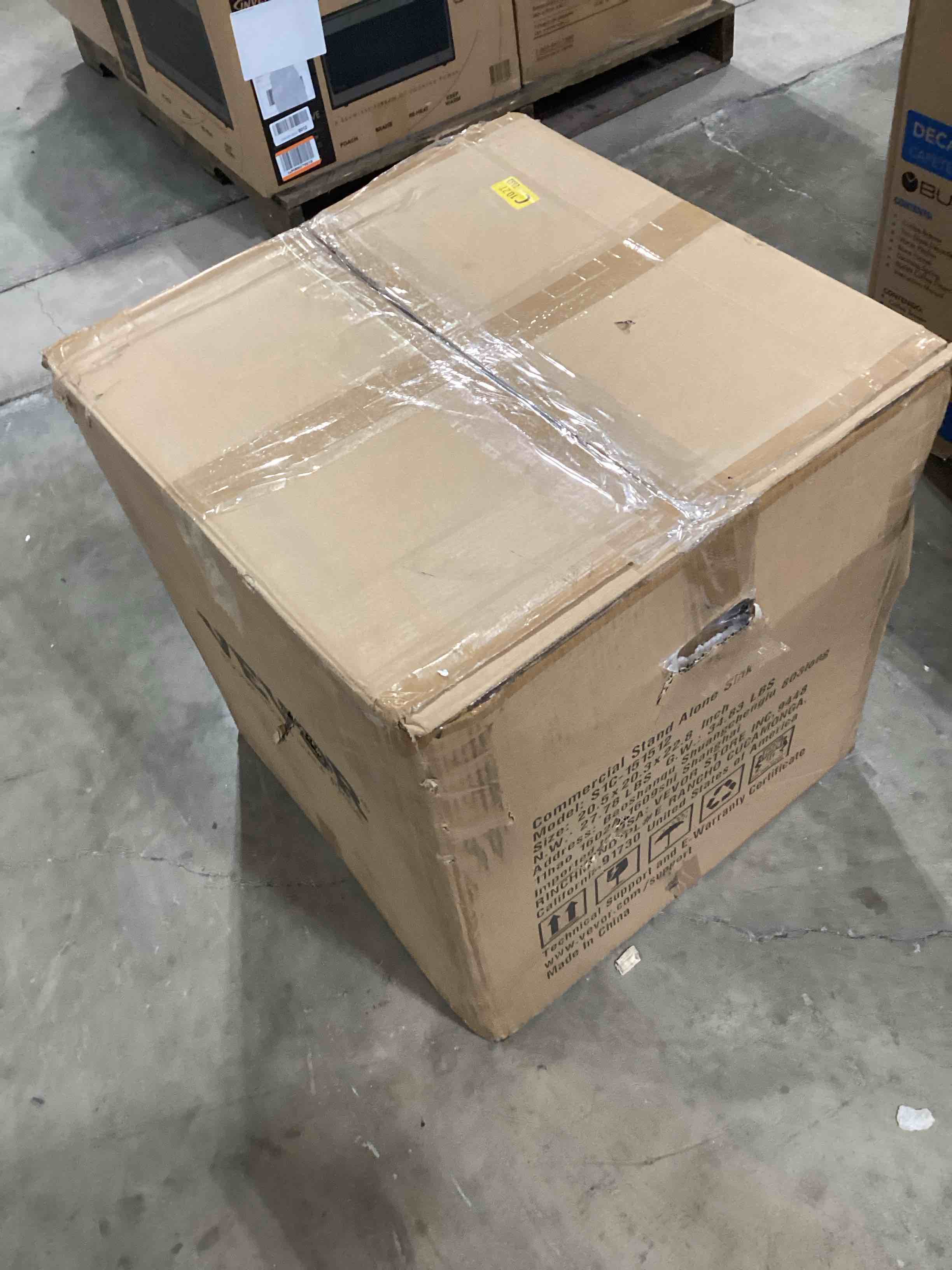https://s3.amazonaws.com/lotting-images-prod/bidfta/RED6315400_1718715716664.jpeg