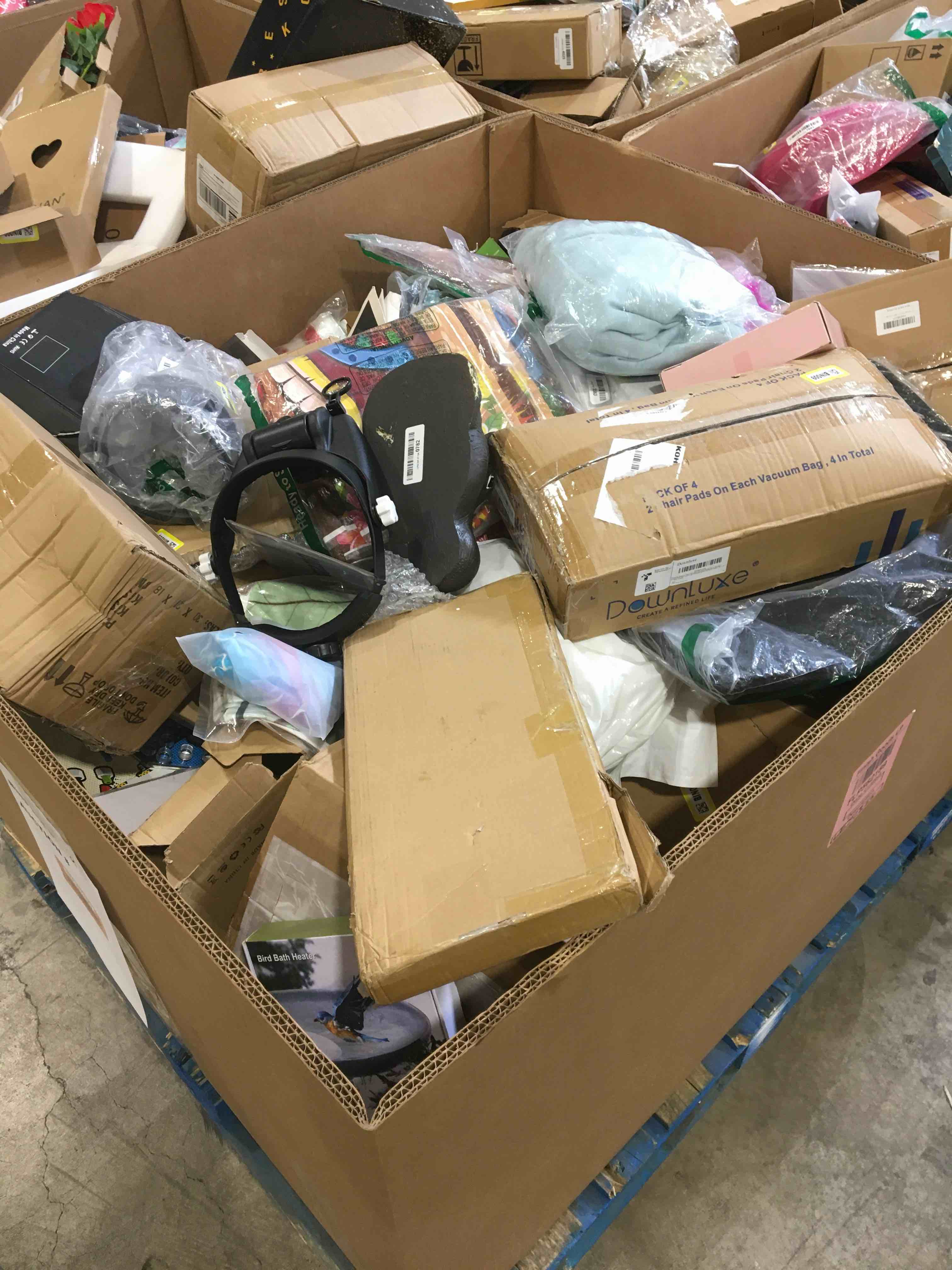 https://s3.amazonaws.com/lotting-images-prod/bidfta/RED6317017_1716590181344.jpeg
