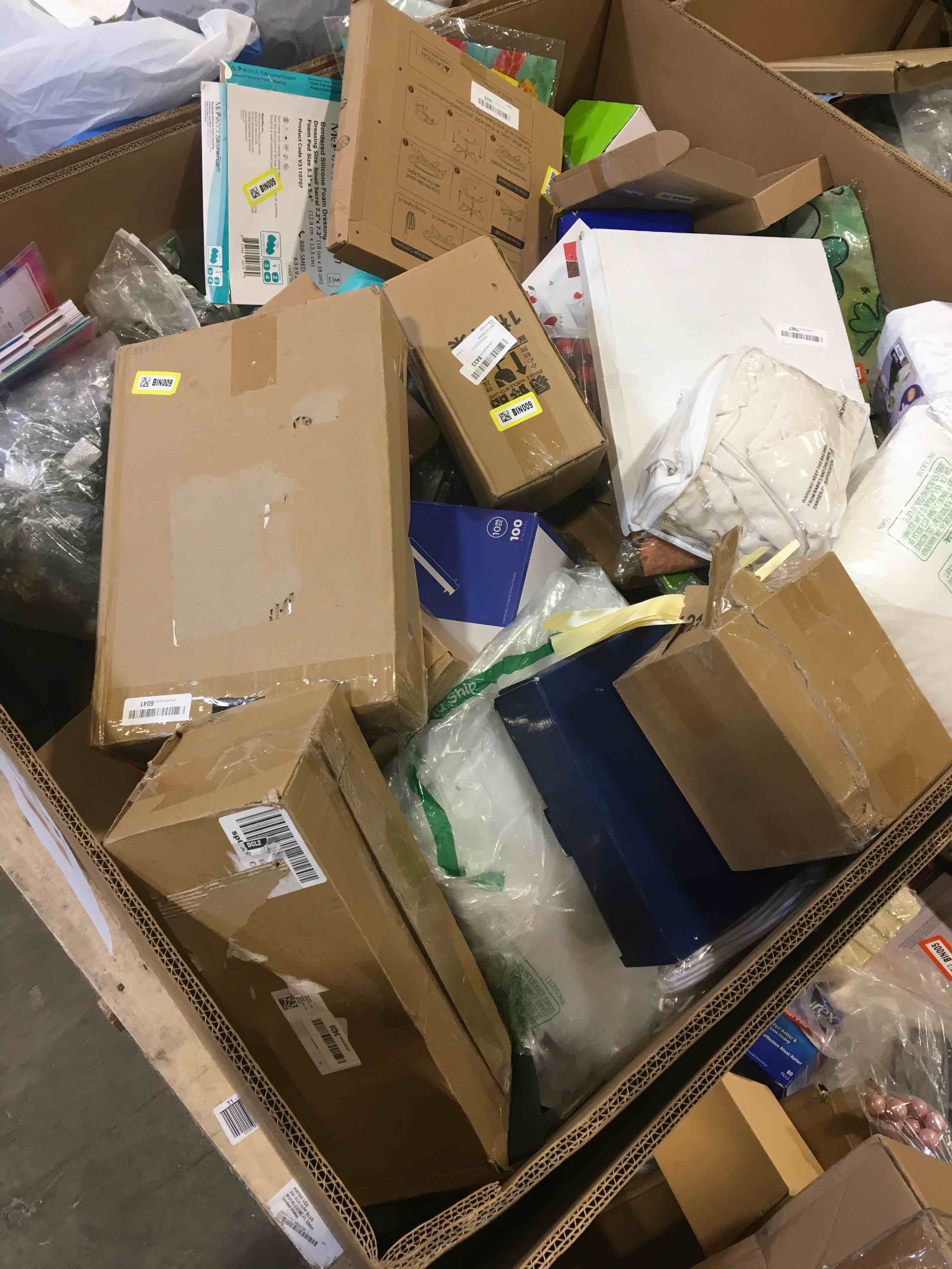https://s3.amazonaws.com/lotting-images-prod/bidfta/RED6317019_1716589483069.jpeg