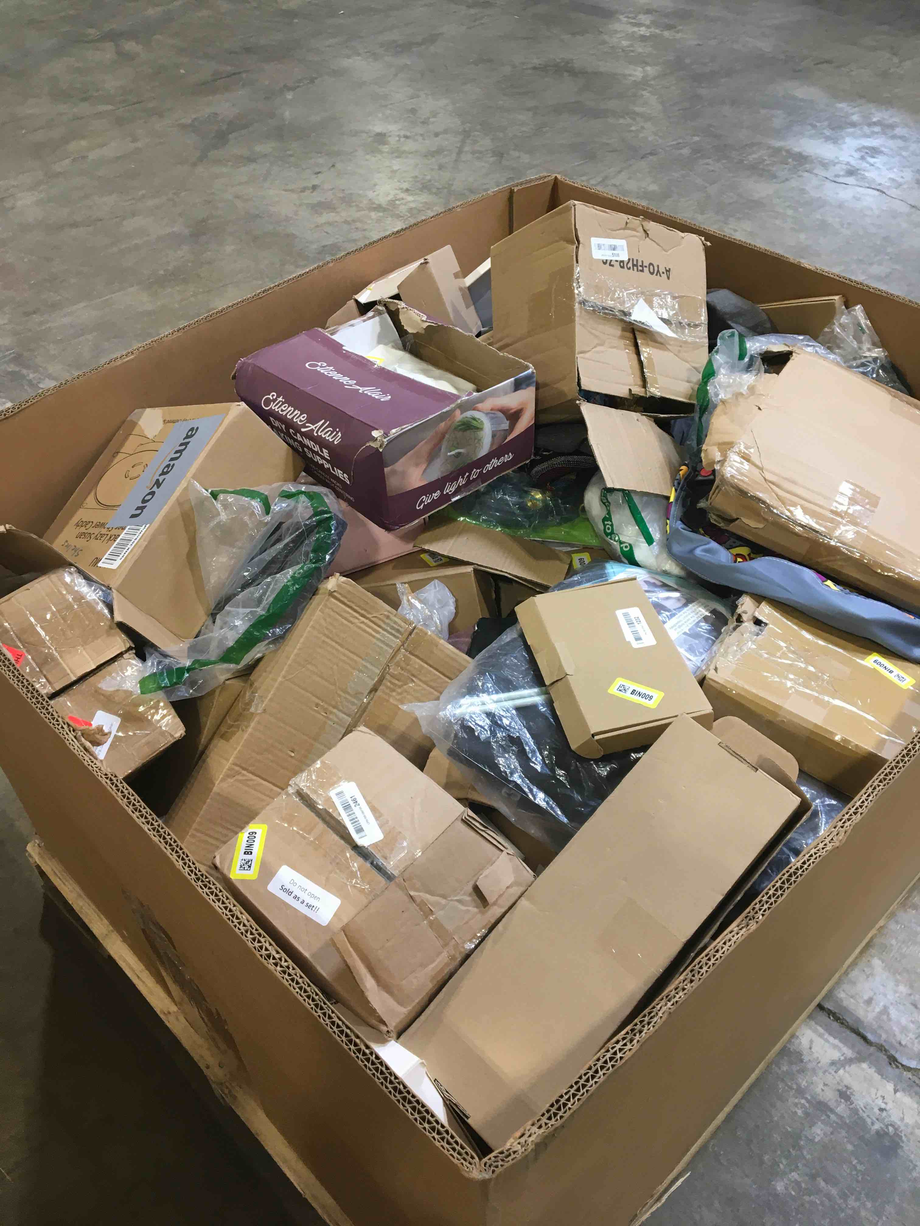 https://s3.amazonaws.com/lotting-images-prod/bidfta/RED6317020_1716589808978.jpeg