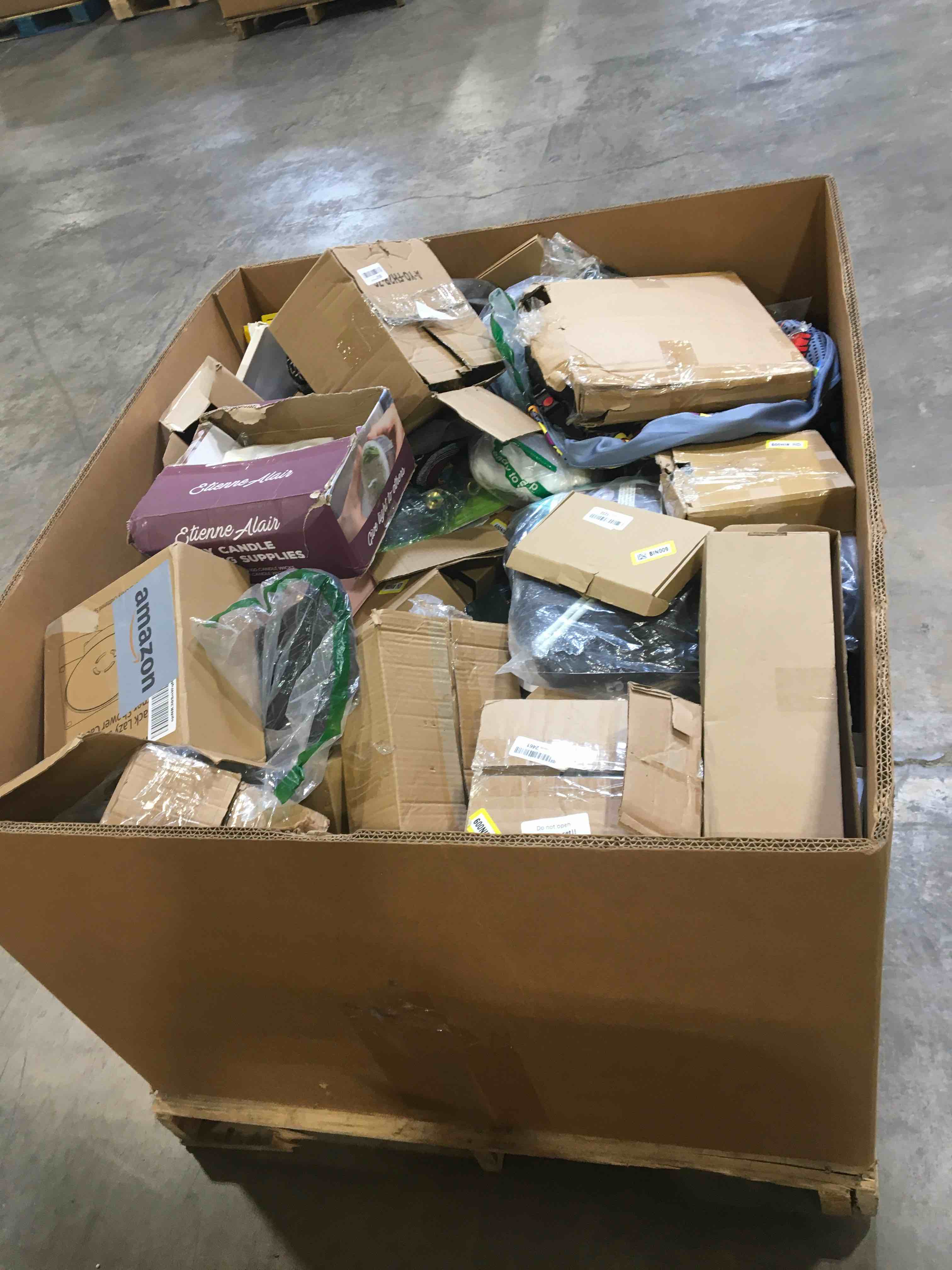 https://s3.amazonaws.com/lotting-images-prod/bidfta/RED6317020_1716589812055.jpeg