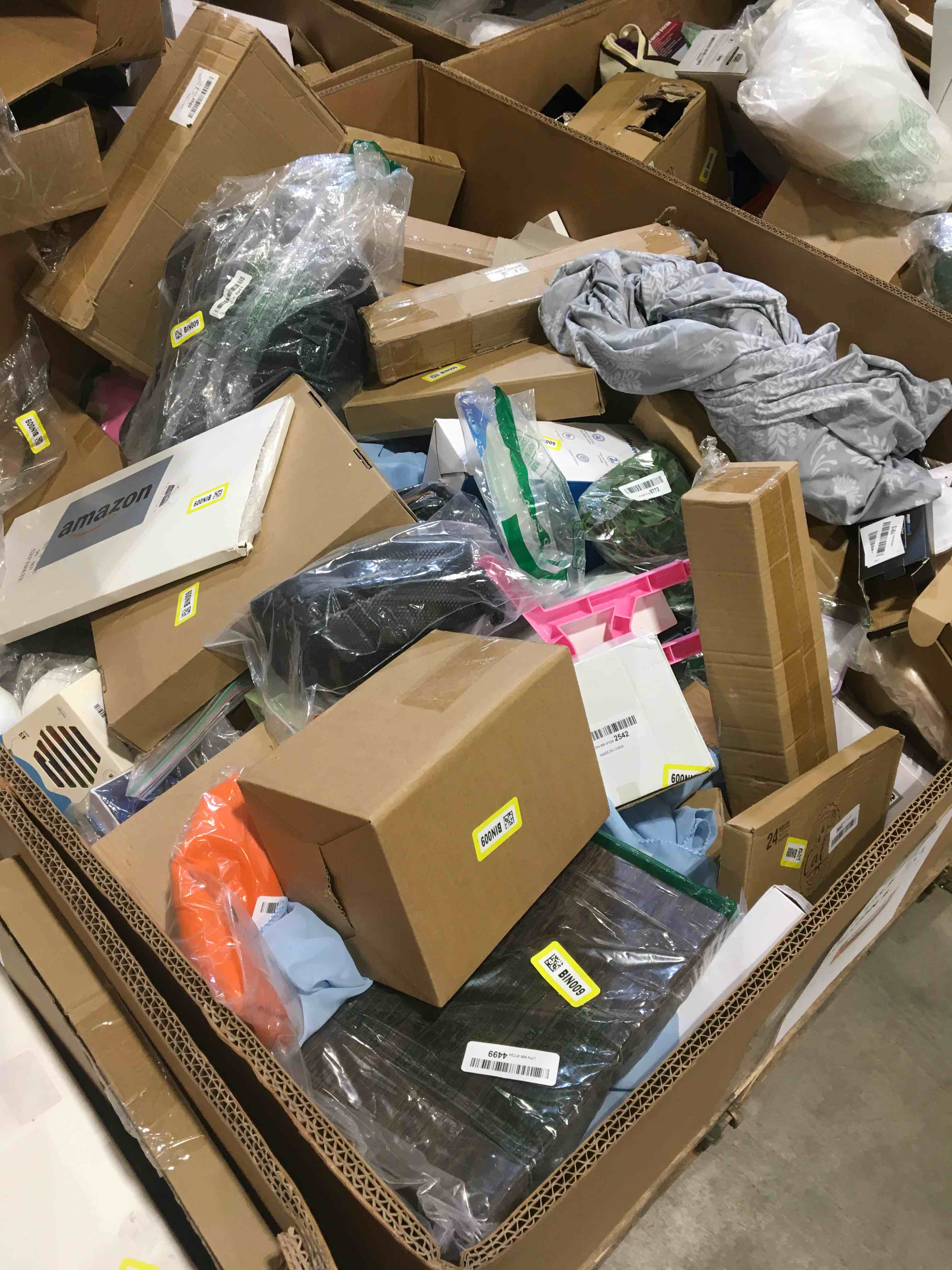 https://s3.amazonaws.com/lotting-images-prod/bidfta/RED6317030_1716590723587.jpeg