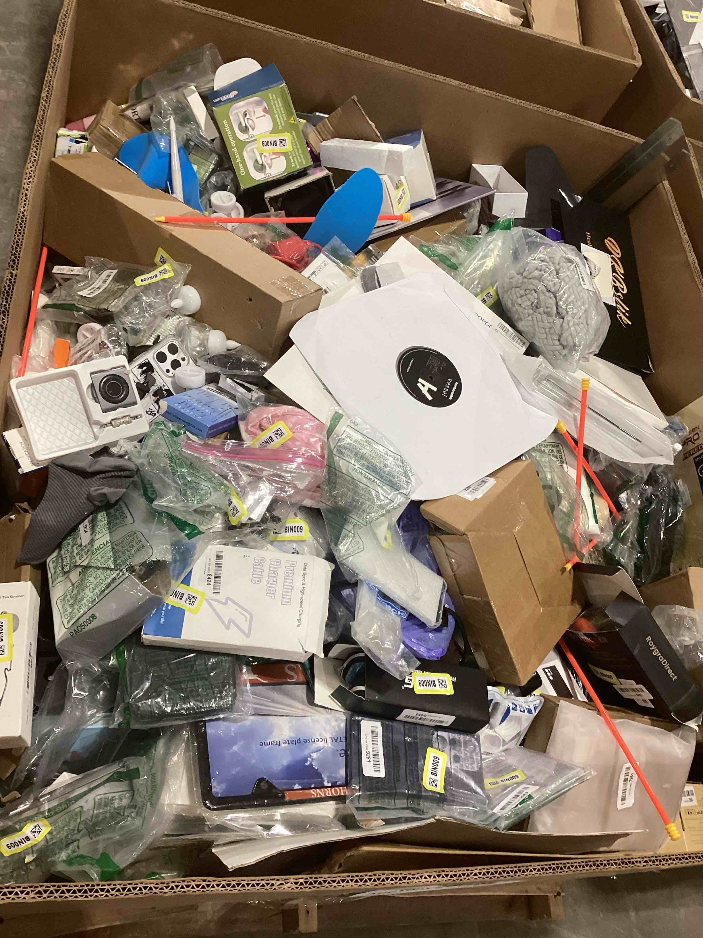 https://s3.amazonaws.com/lotting-images-prod/bidfta/RED6317041_1716592300881.jpeg