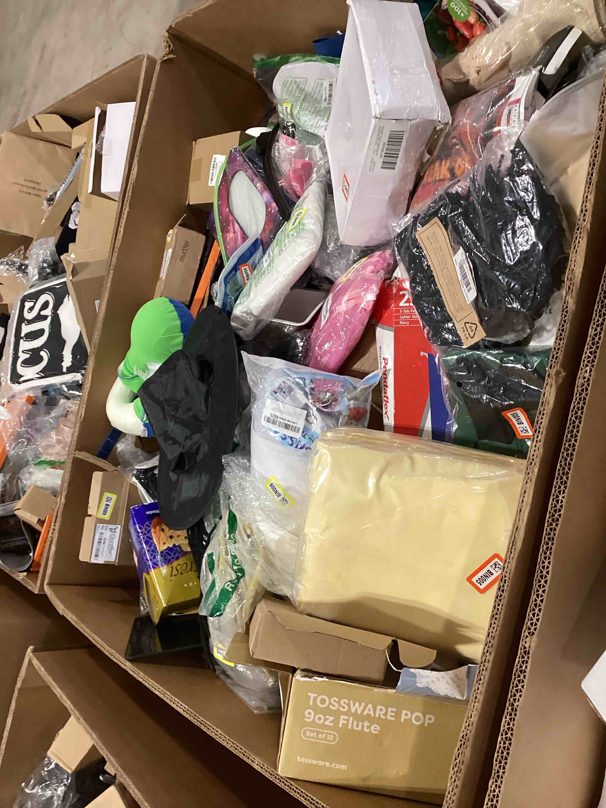 https://s3.amazonaws.com/lotting-images-prod/bidfta/RED6317074_1717800379397.jpeg