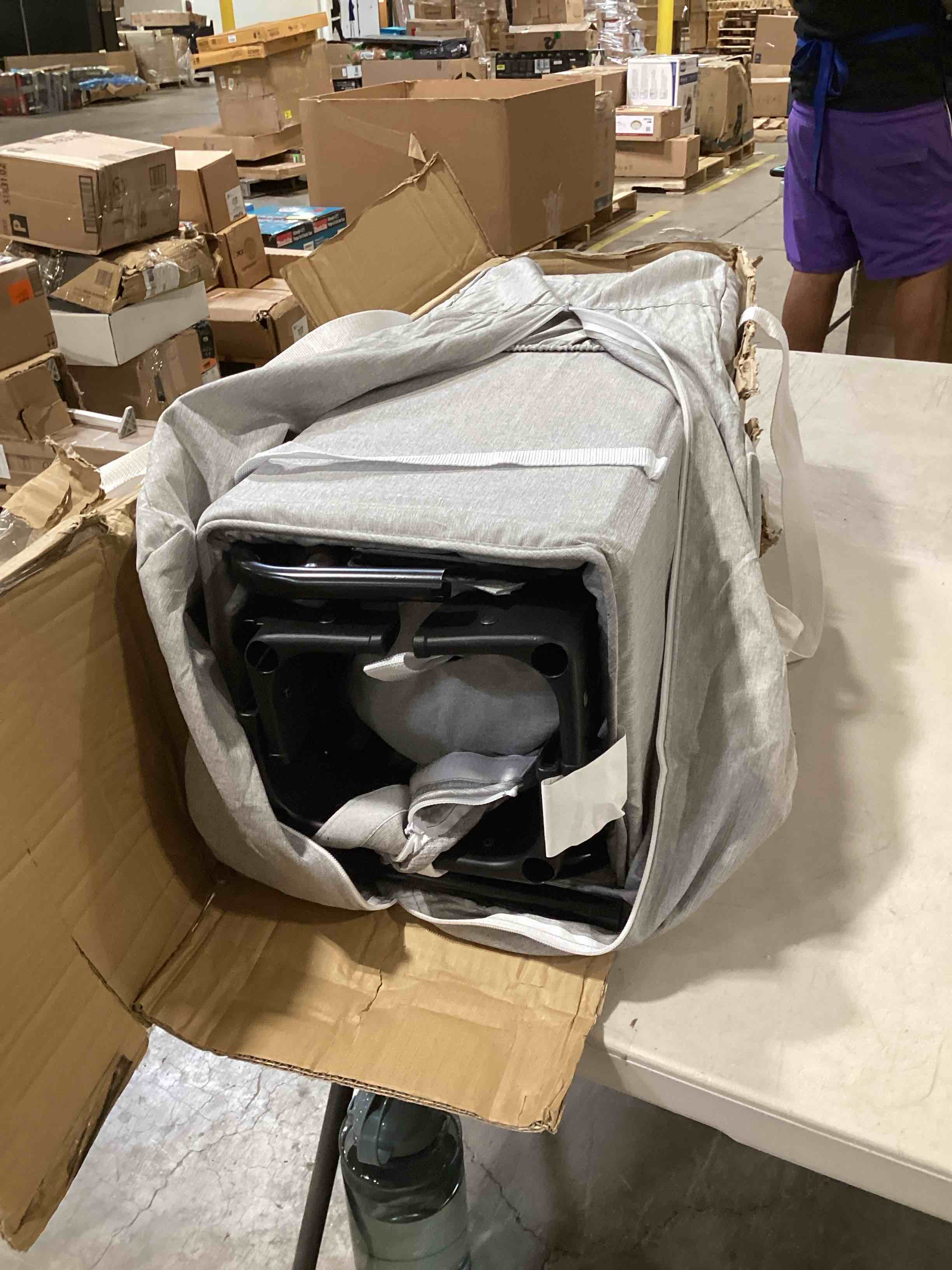 https://s3.amazonaws.com/lotting-images-prod/bidfta/RED6318012_1724340403739.jpeg