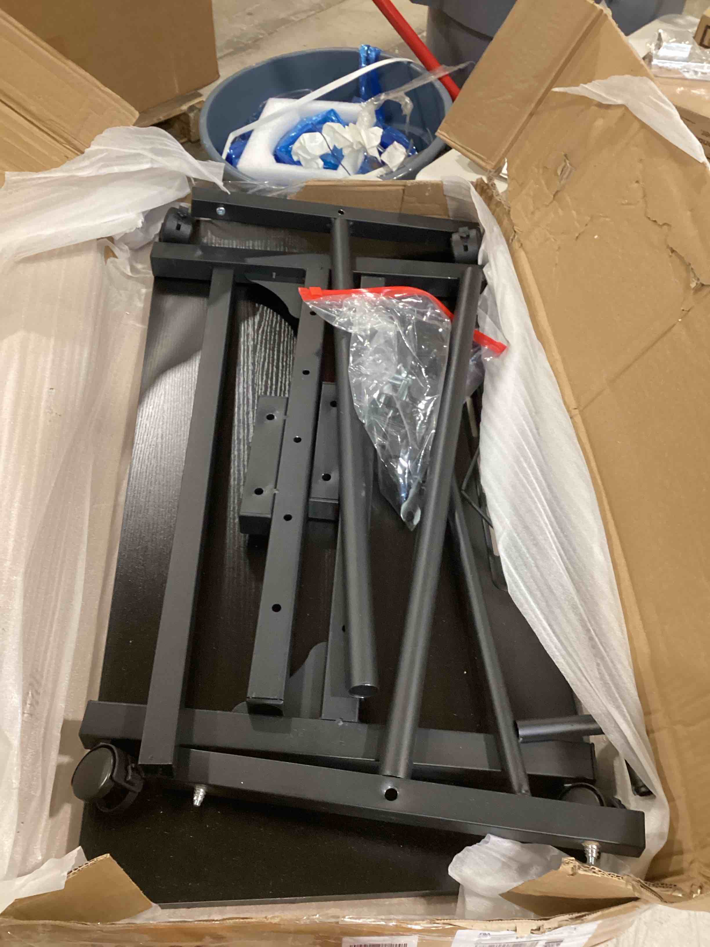https://s3.amazonaws.com/lotting-images-prod/bidfta/RED6318318_1724698016860.jpeg