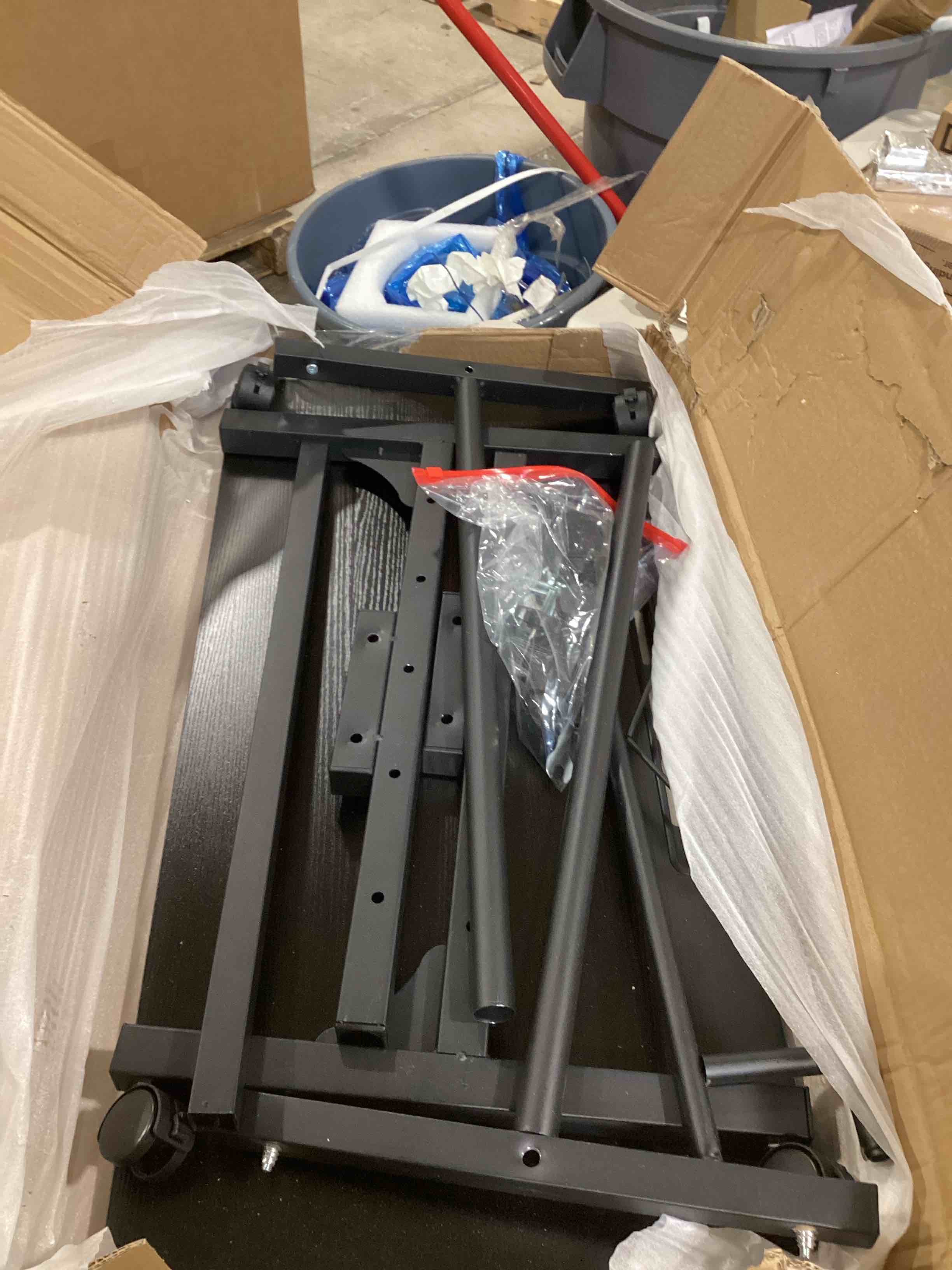 https://s3.amazonaws.com/lotting-images-prod/bidfta/RED6318318_1724698017999.jpeg