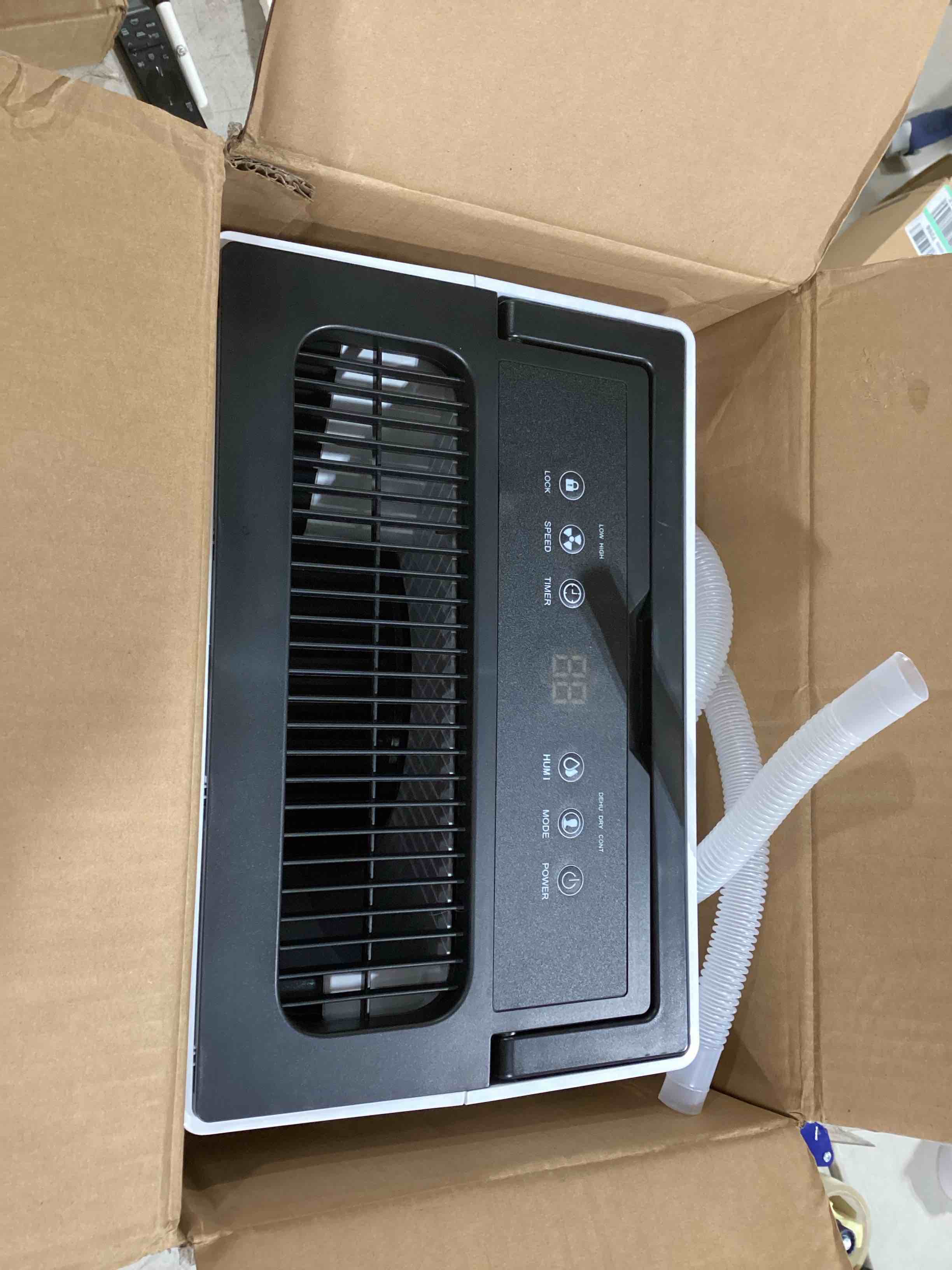 https://s3.amazonaws.com/lotting-images-prod/bidfta/RED6318432_1726230880221.jpeg
