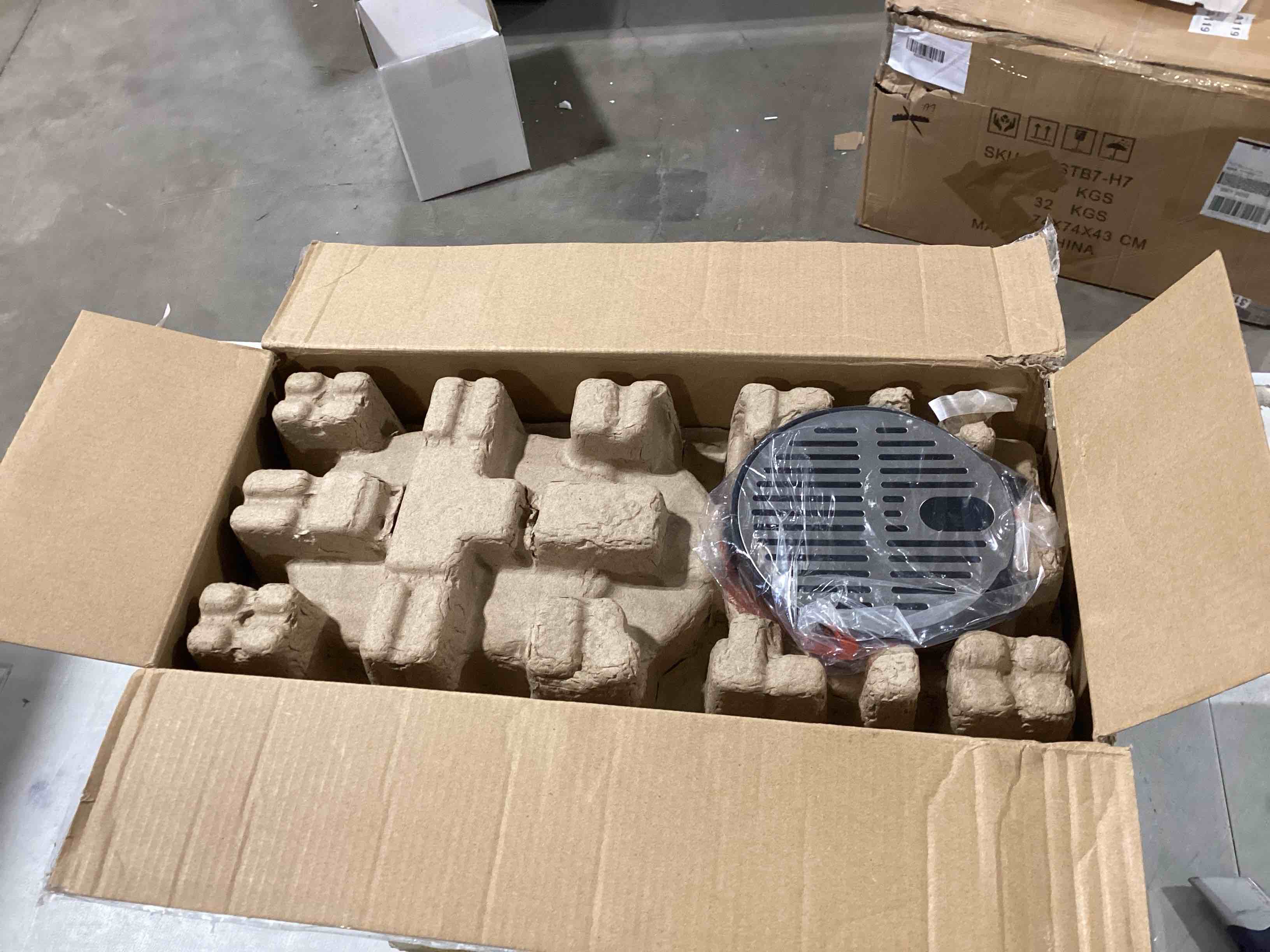https://s3.amazonaws.com/lotting-images-prod/bidfta/RED6318650_1715947230261.jpeg