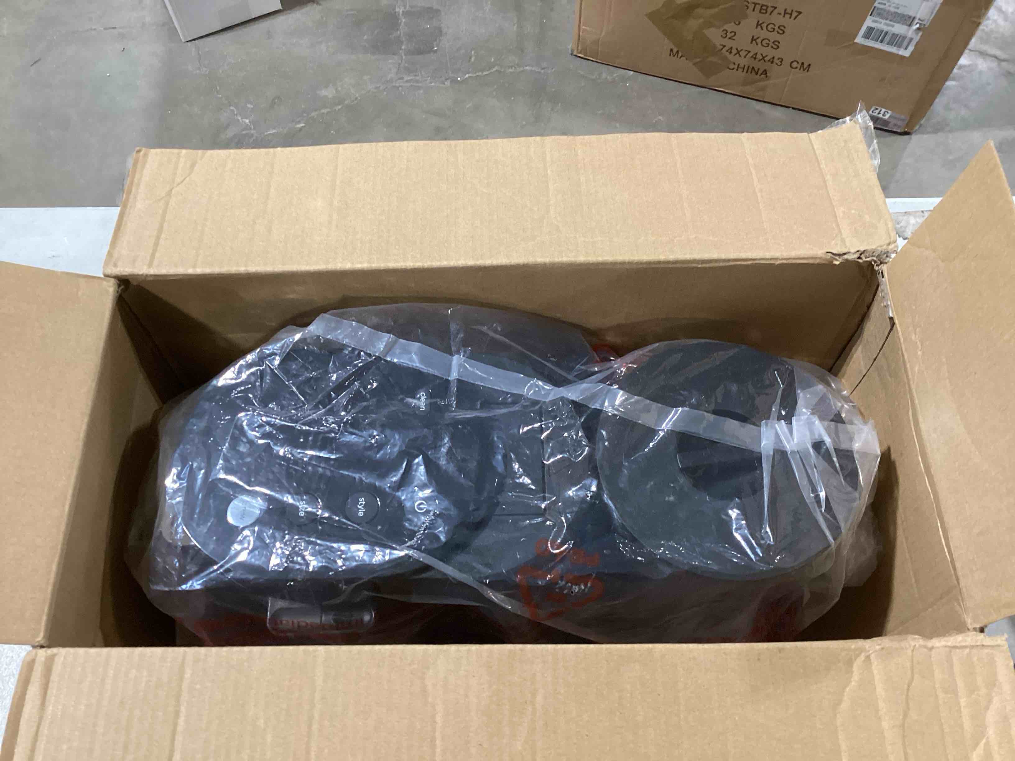 https://s3.amazonaws.com/lotting-images-prod/bidfta/RED6318650_1715947246218.jpeg