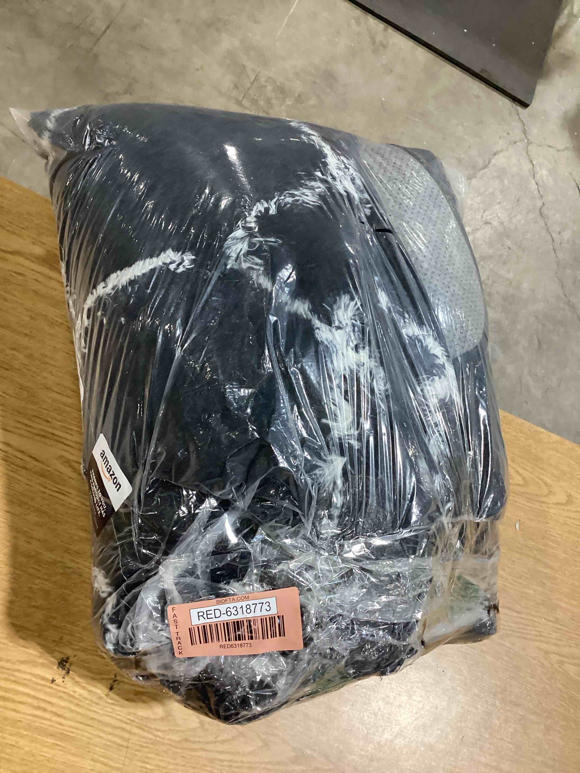 https://s3.amazonaws.com/lotting-images-prod/bidfta/RED6318773_1716206052186.jpeg