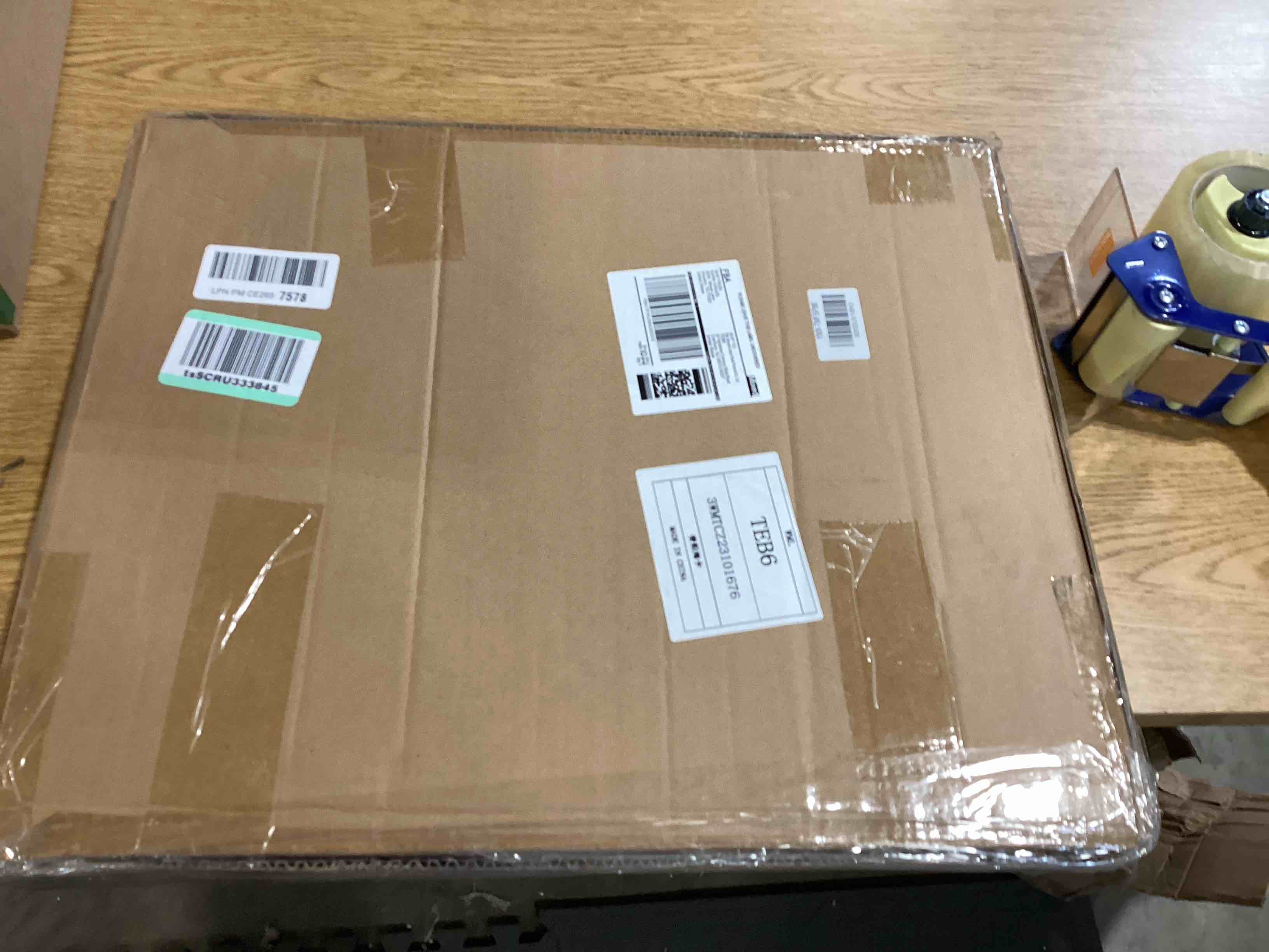 https://s3.amazonaws.com/lotting-images-prod/bidfta/RED6318796_1716213669634.jpeg