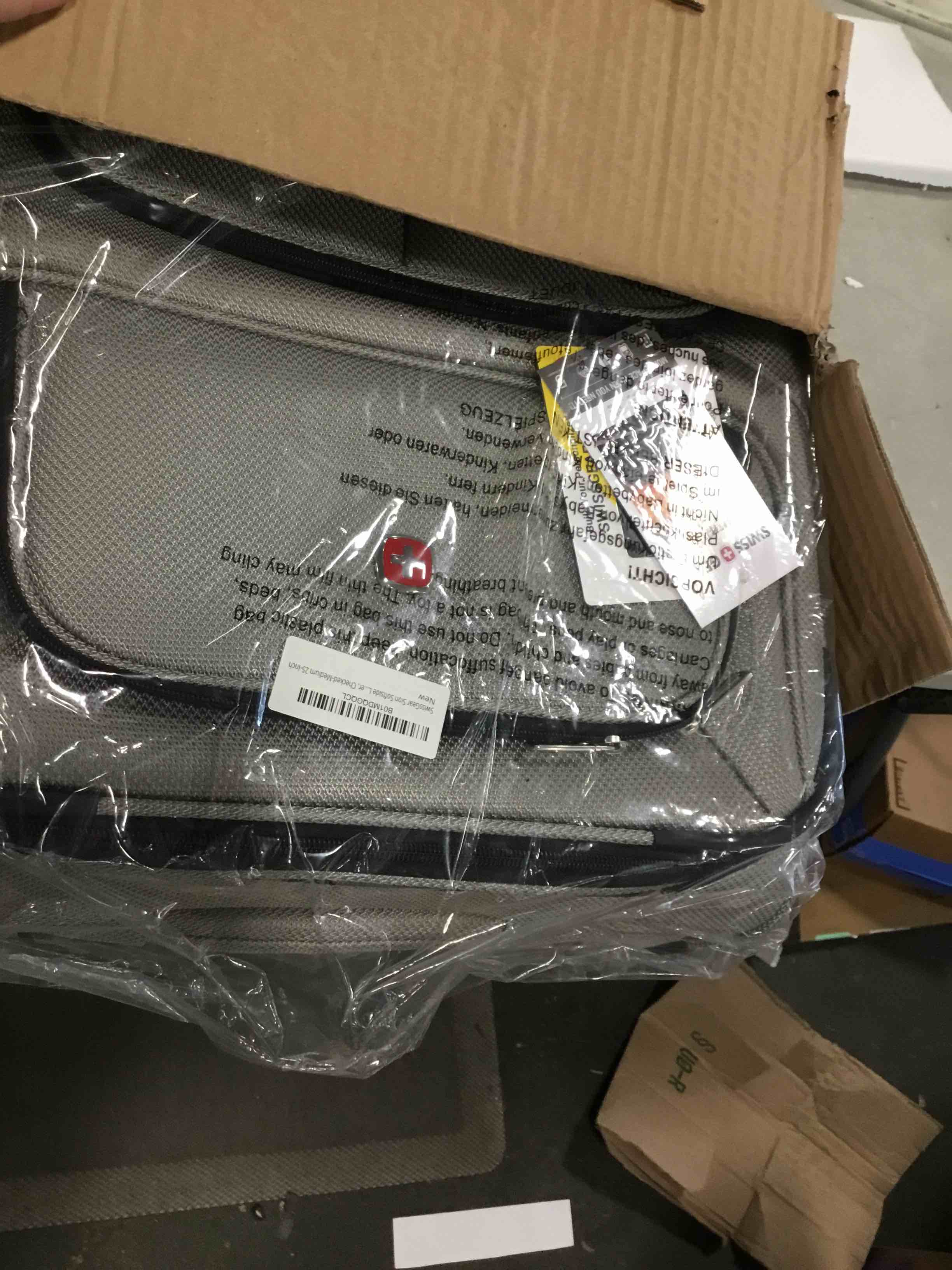 https://s3.amazonaws.com/lotting-images-prod/bidfta/RED6320035_1712581812914.jpeg