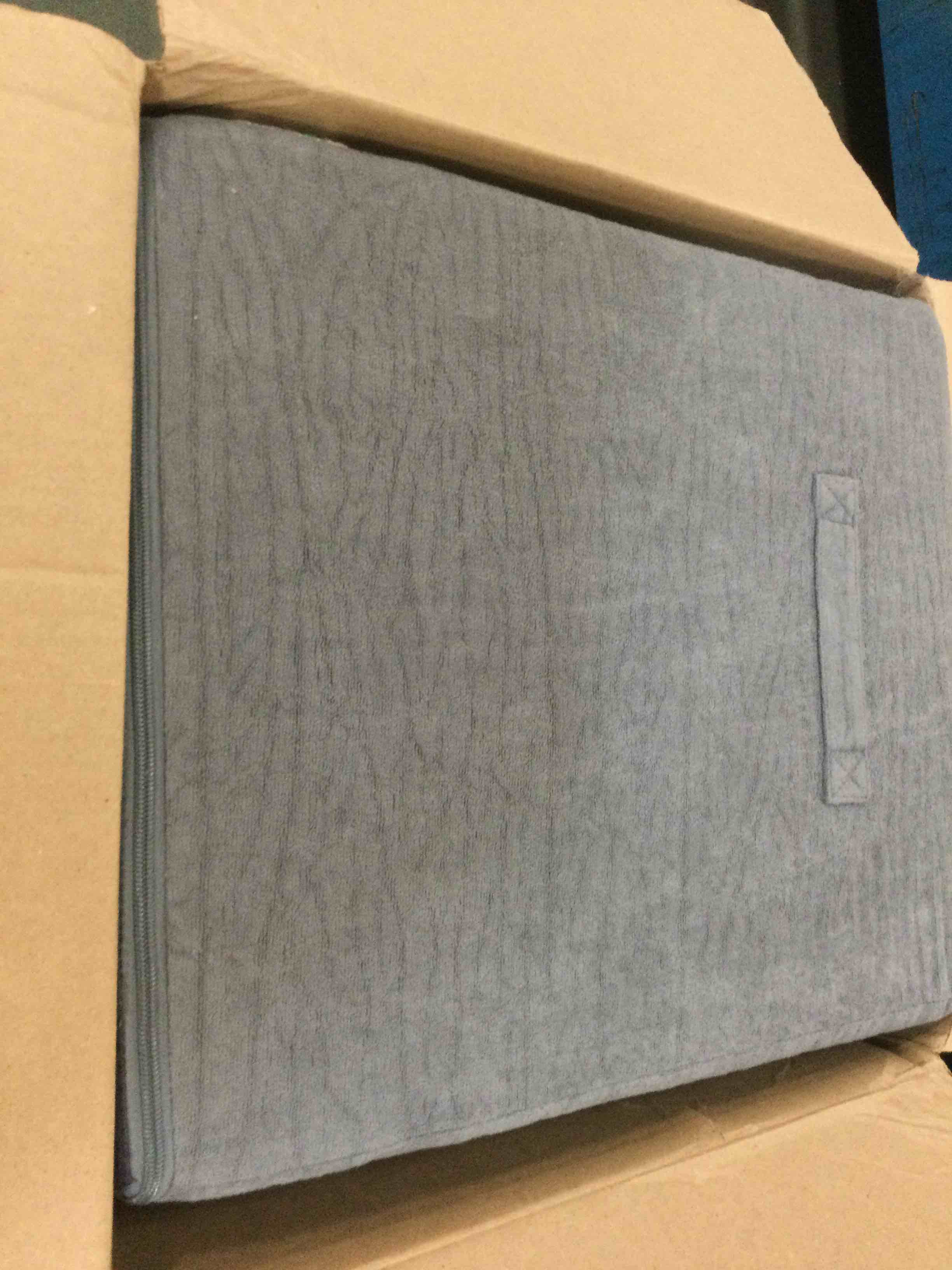 https://s3.amazonaws.com/lotting-images-prod/bidfta/RED6320889_1712927310083.jpeg