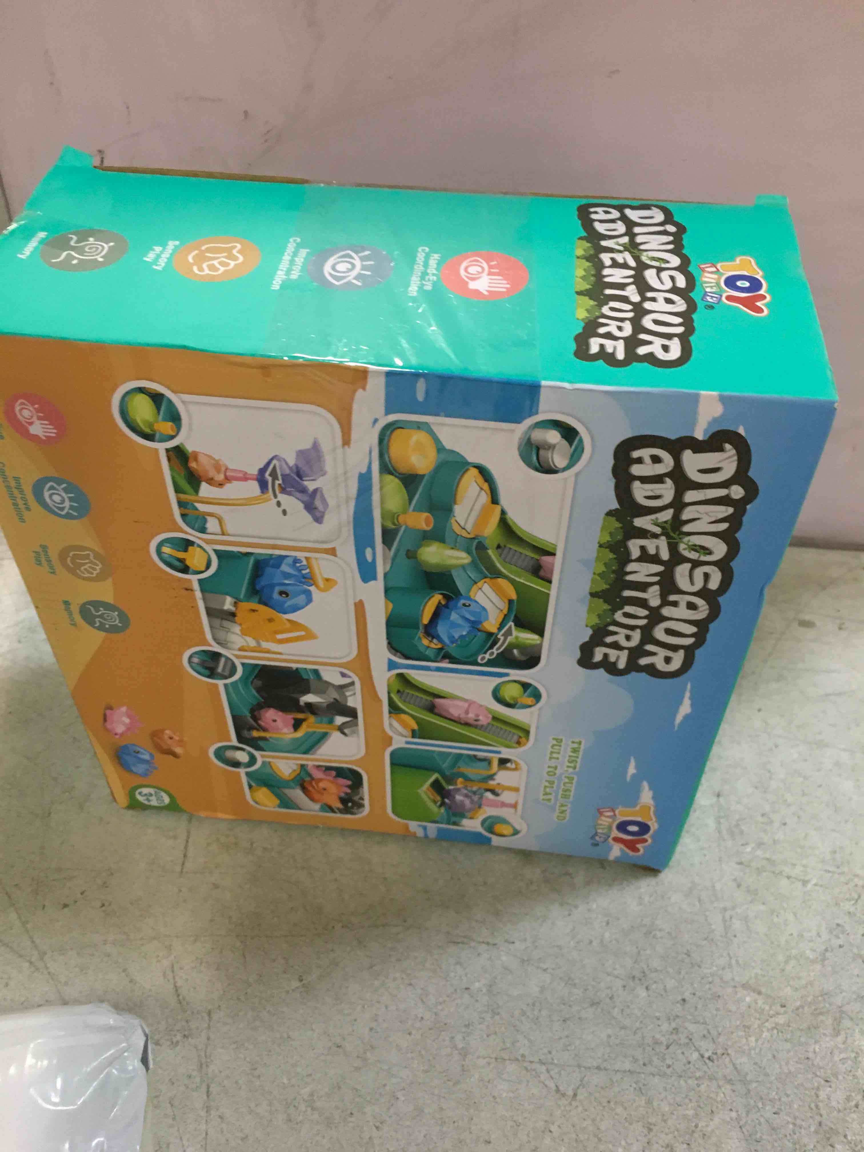 https://s3.amazonaws.com/lotting-images-prod/bidfta/RED6320990_1712936637805.jpeg