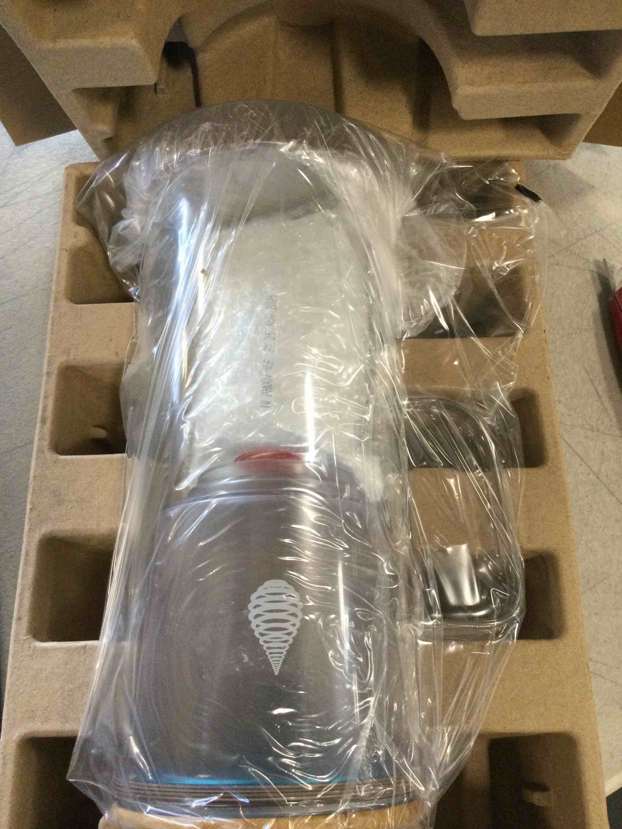 https://s3.amazonaws.com/lotting-images-prod/bidfta/RED6322436_1716901018443.jpeg