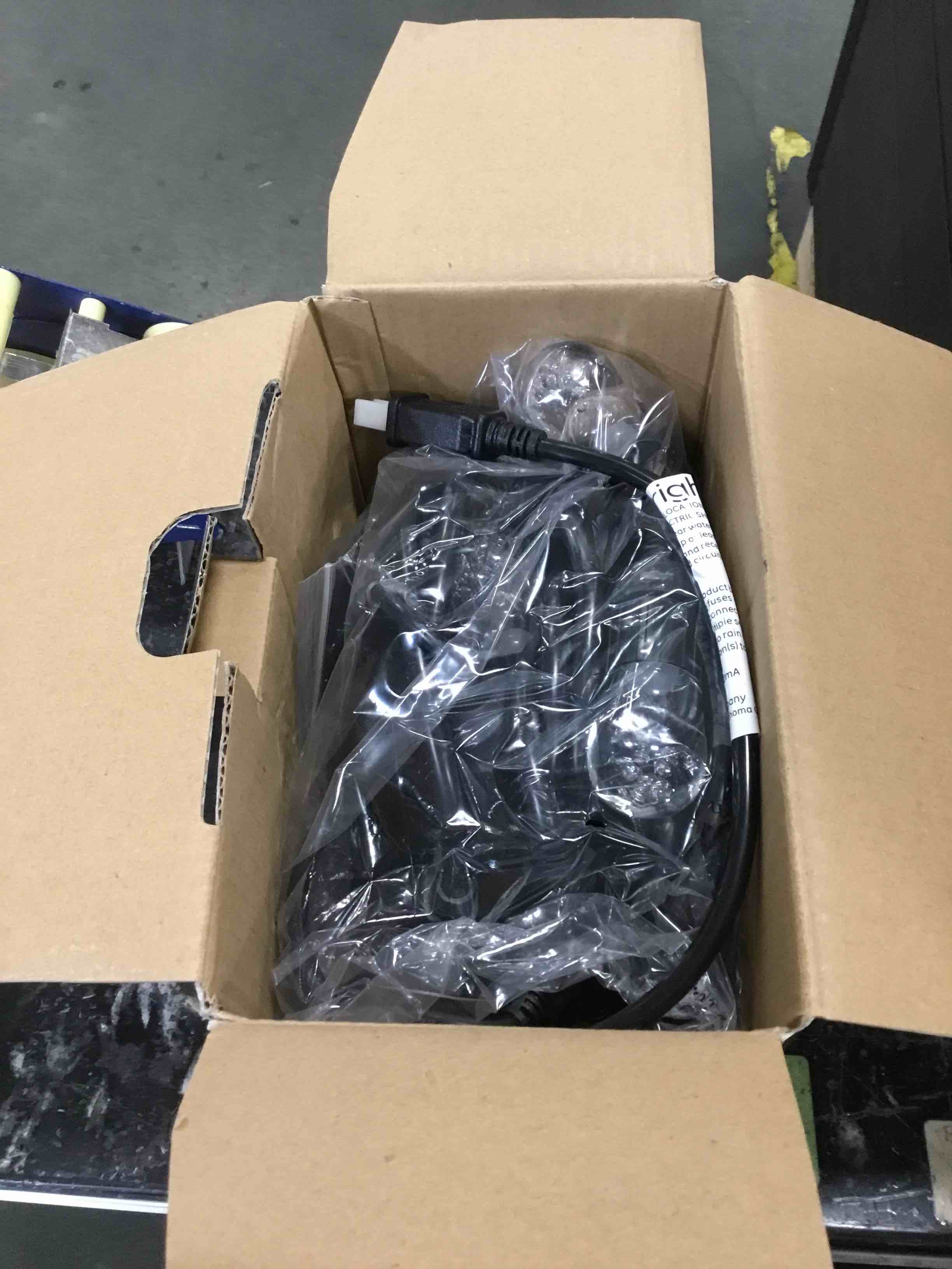 https://s3.amazonaws.com/lotting-images-prod/bidfta/RED6323682_1713293900184.jpeg