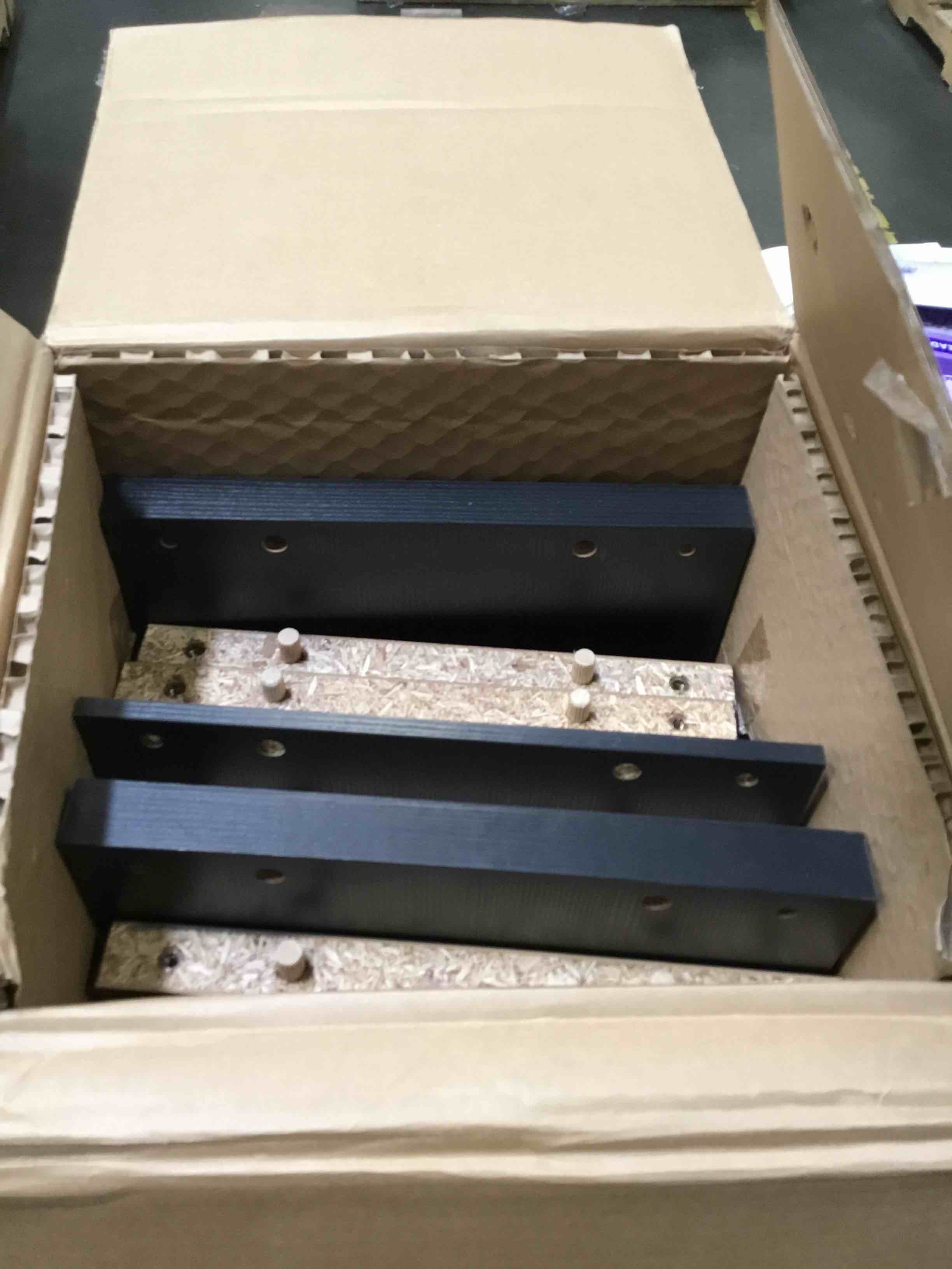 https://s3.amazonaws.com/lotting-images-prod/bidfta/RED6323999_1713467954715.jpeg