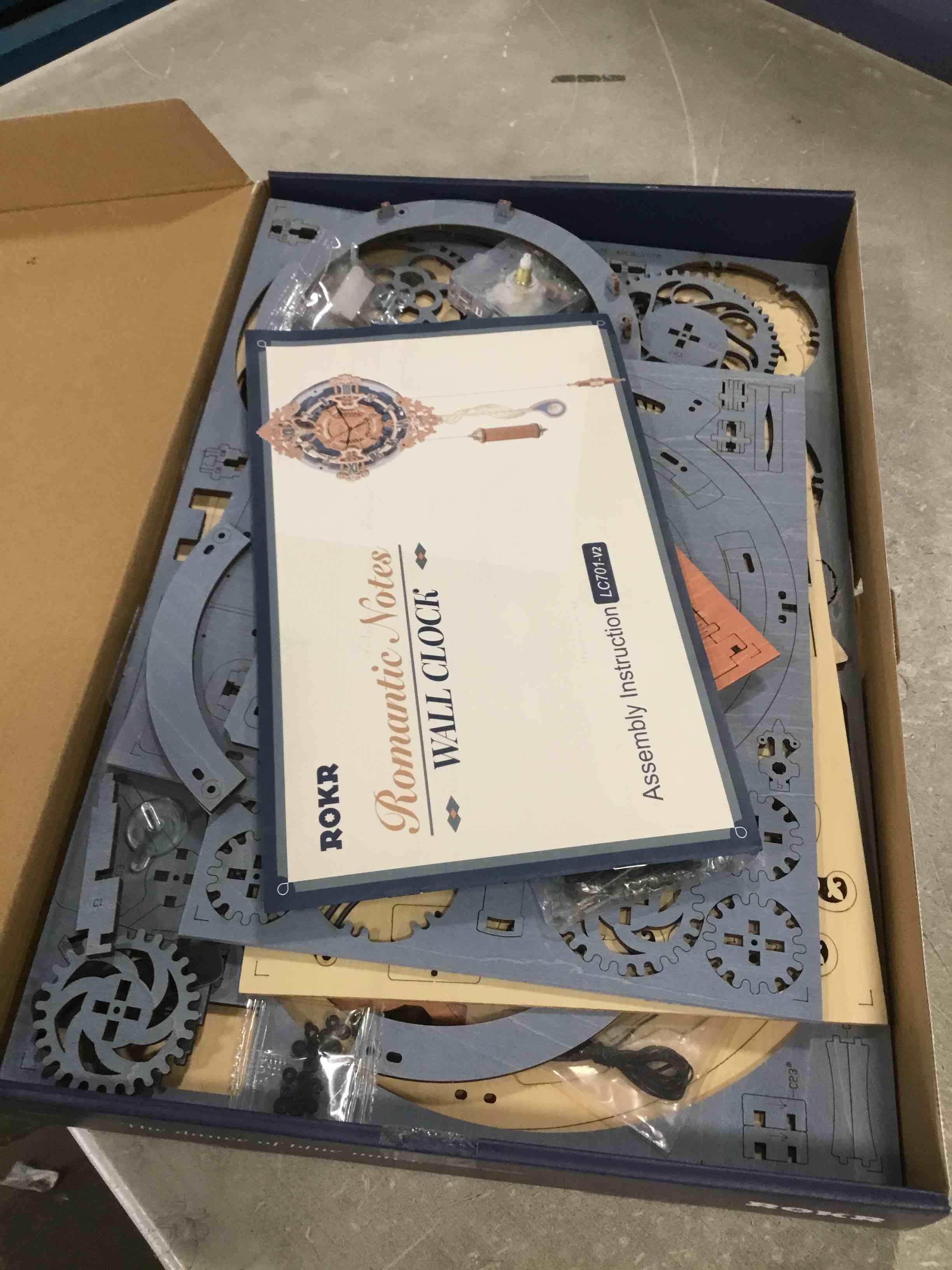 https://s3.amazonaws.com/lotting-images-prod/bidfta/RED6324681_1712579597550.jpeg