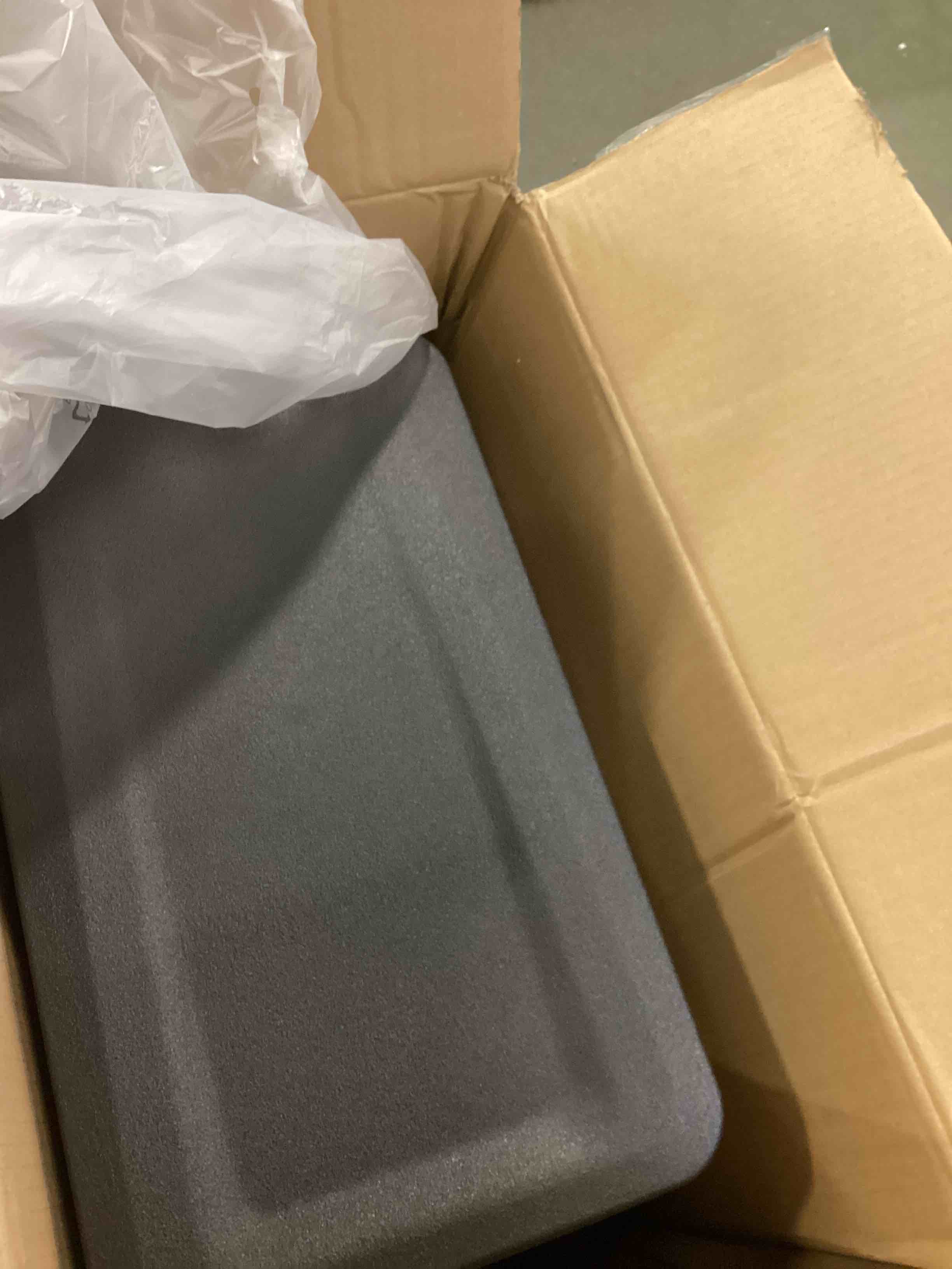 https://s3.amazonaws.com/lotting-images-prod/bidfta/RED6326272_1712330014827.jpeg