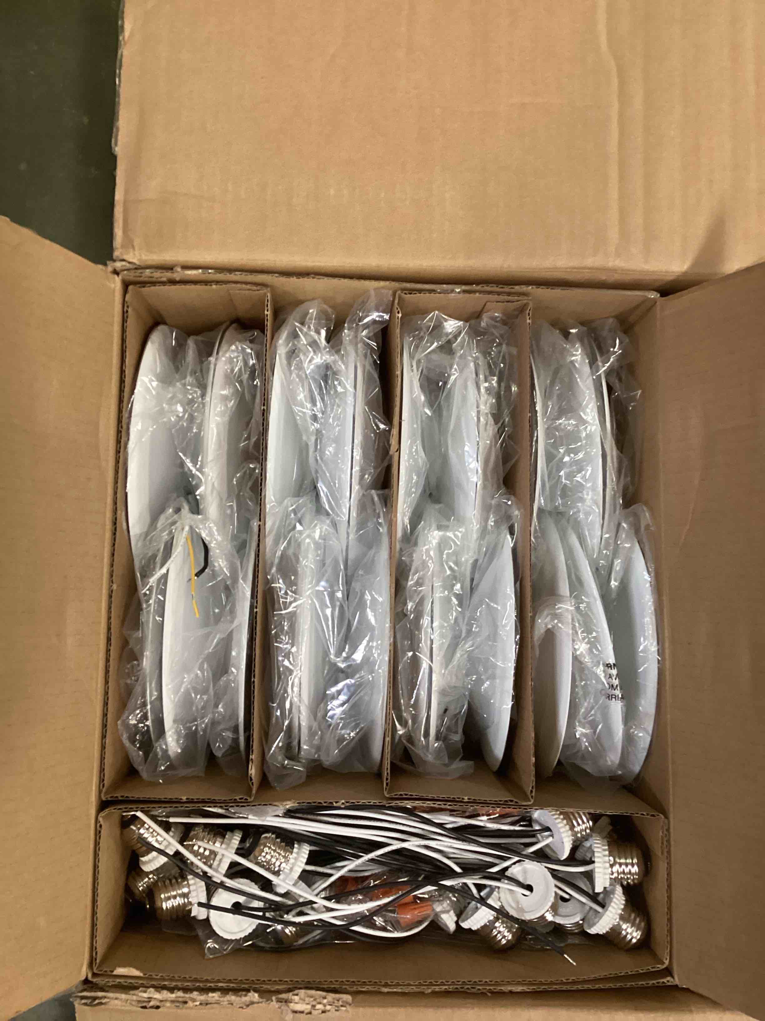 https://s3.amazonaws.com/lotting-images-prod/bidfta/RED6326386_1712581816770.jpeg