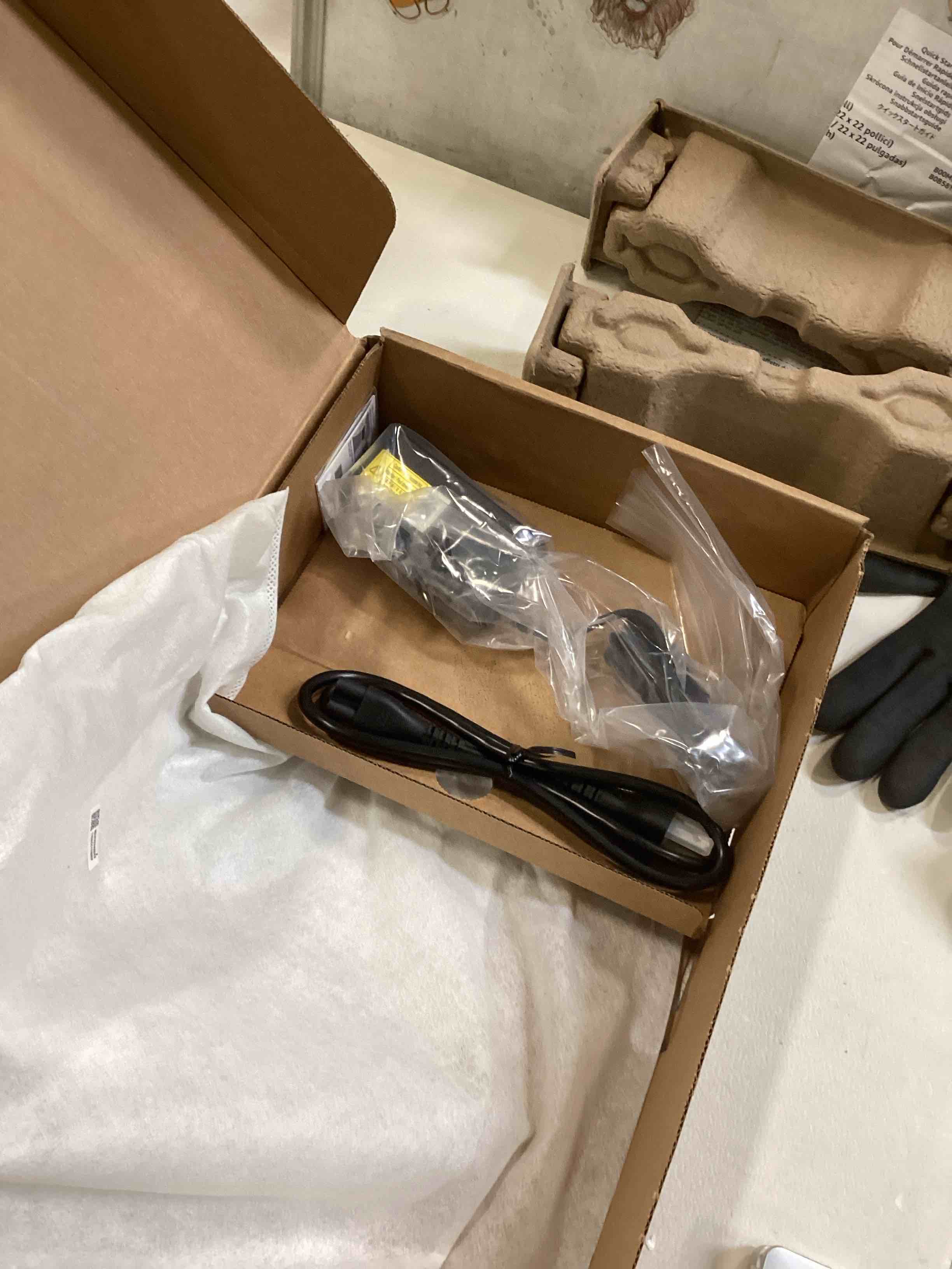 https://s3.amazonaws.com/lotting-images-prod/bidfta/RED6326469_1712598649353.jpeg
