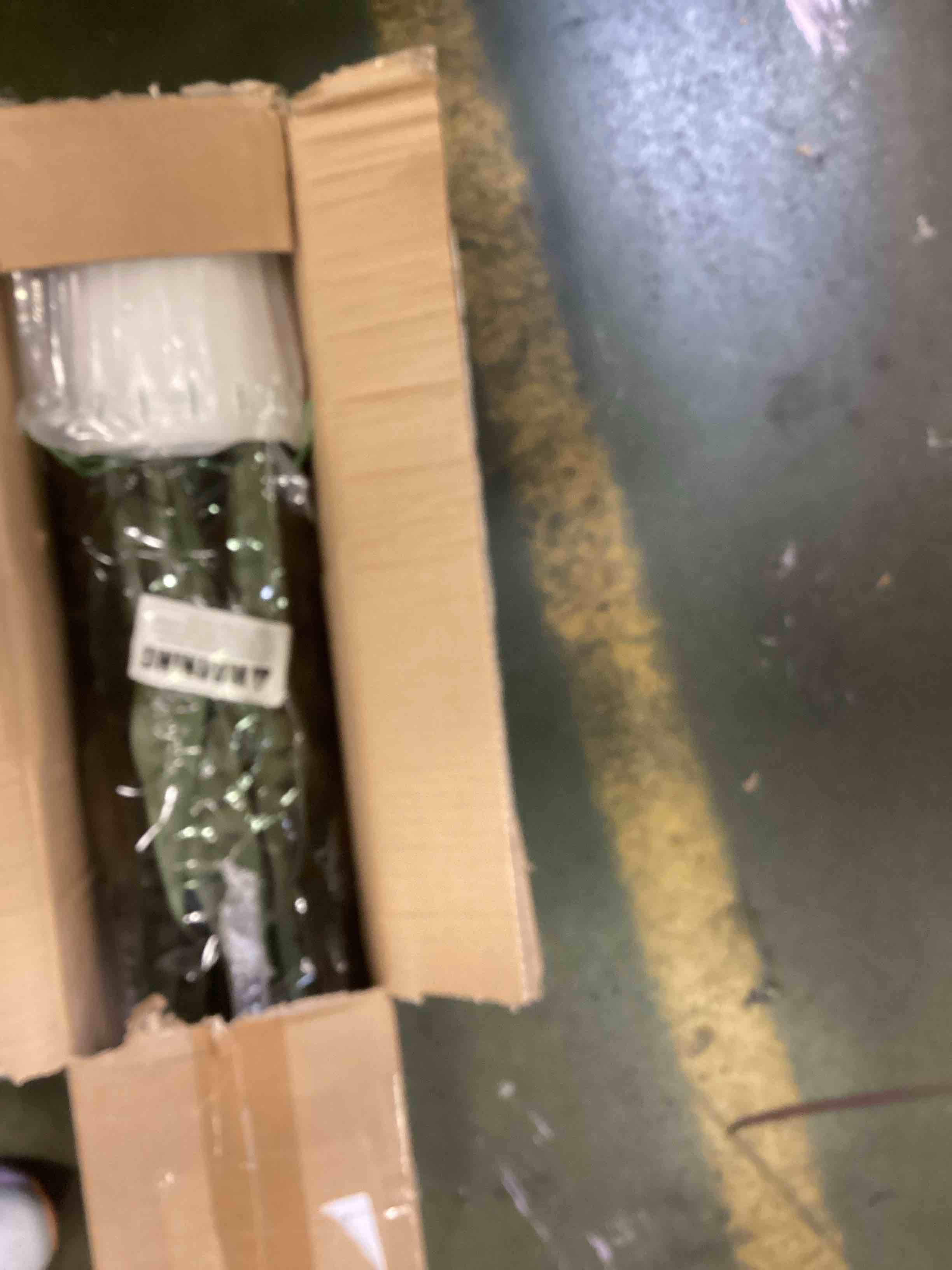 https://s3.amazonaws.com/lotting-images-prod/bidfta/RED6326507_1712606963122.jpeg