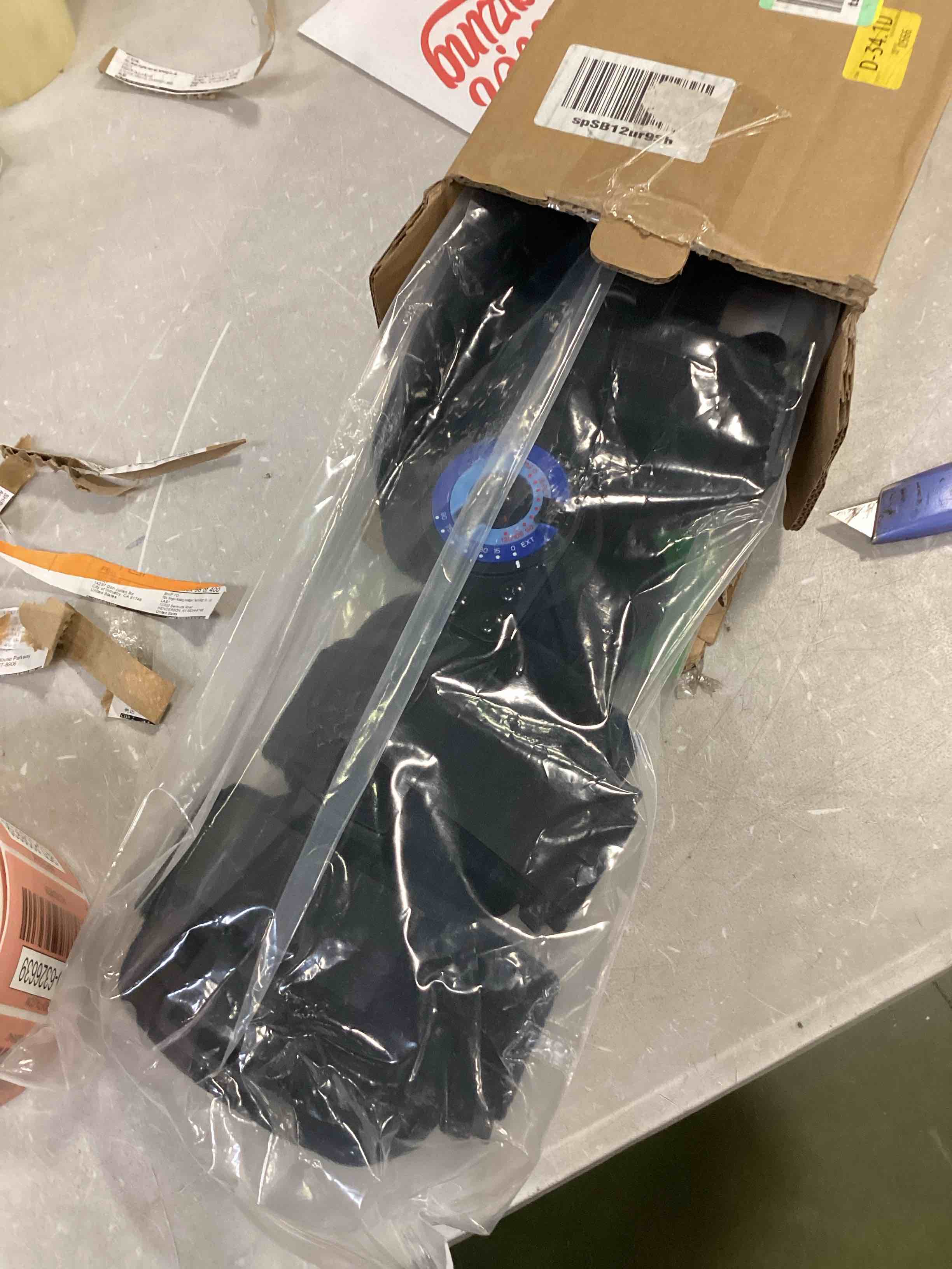 https://s3.amazonaws.com/lotting-images-prod/bidfta/RED6326635_1712679366125.jpeg