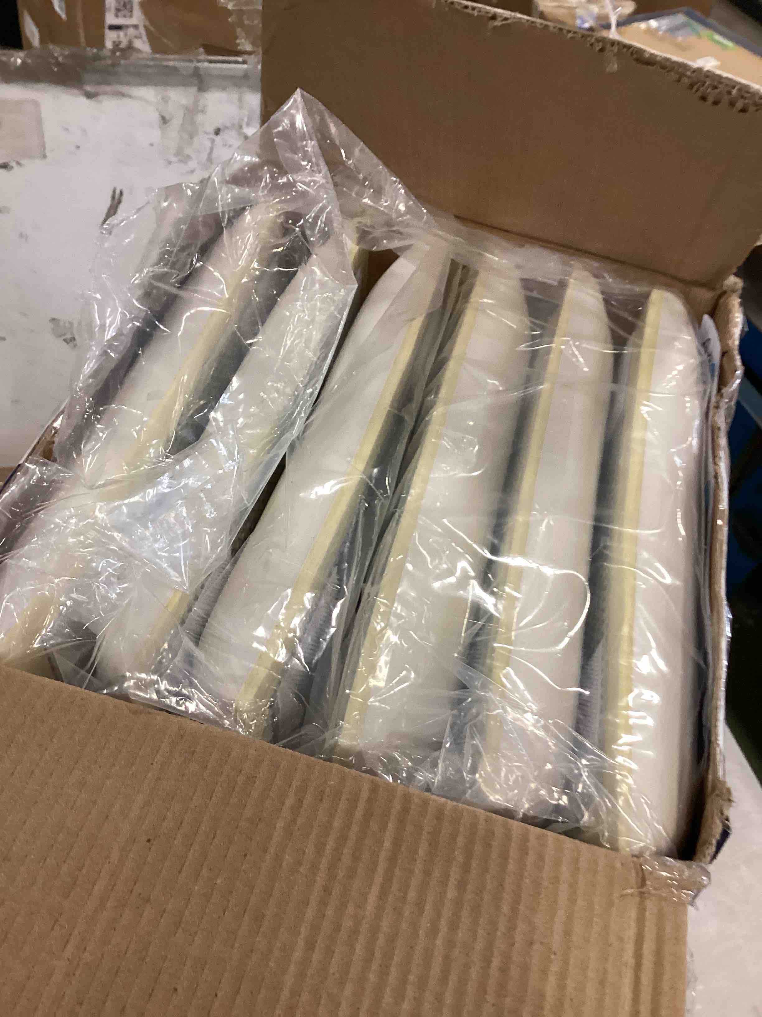 https://s3.amazonaws.com/lotting-images-prod/bidfta/RED6326650_1712682557709.jpeg