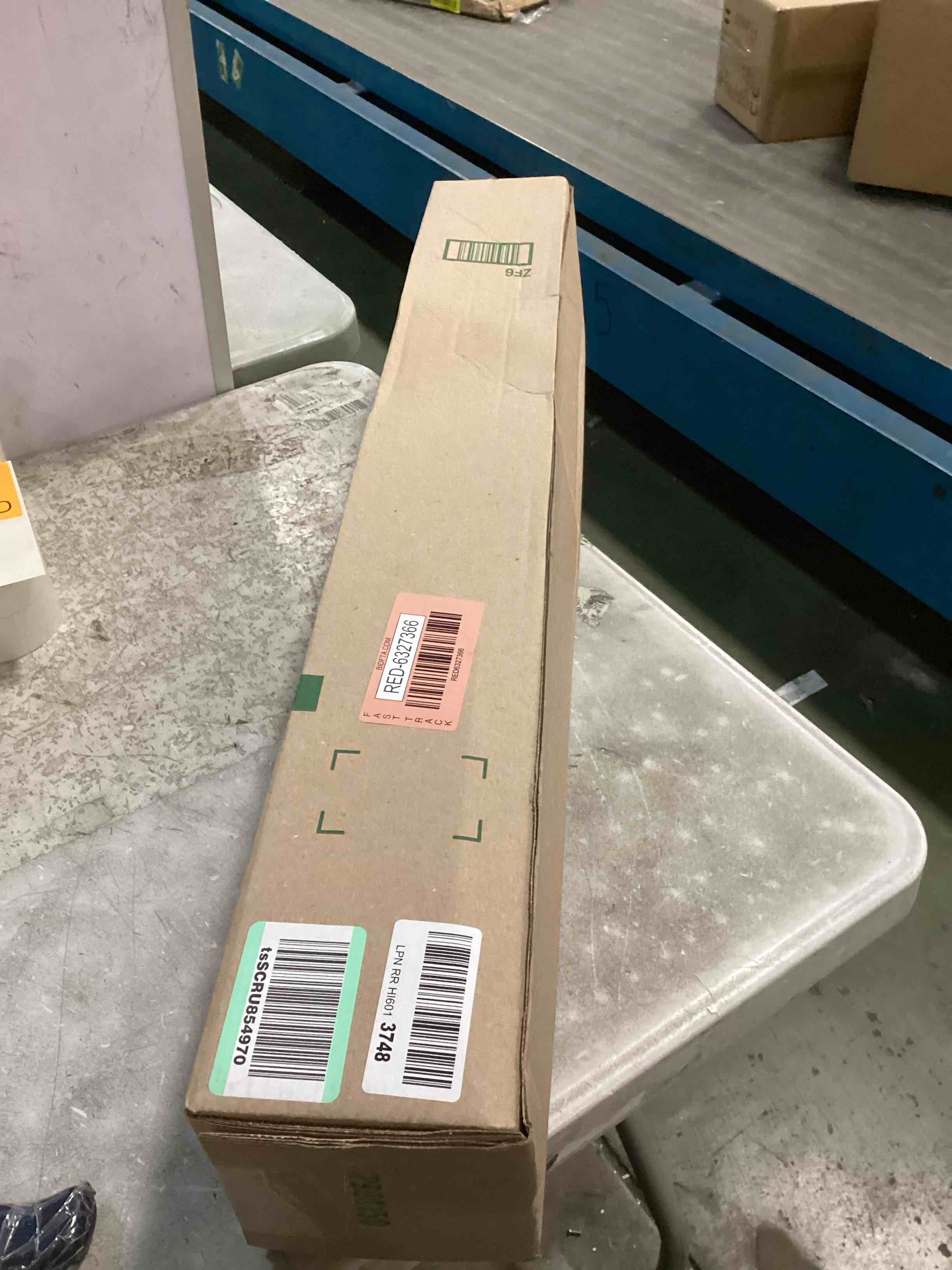 https://s3.amazonaws.com/lotting-images-prod/bidfta/RED6327366_1712846779960.jpeg