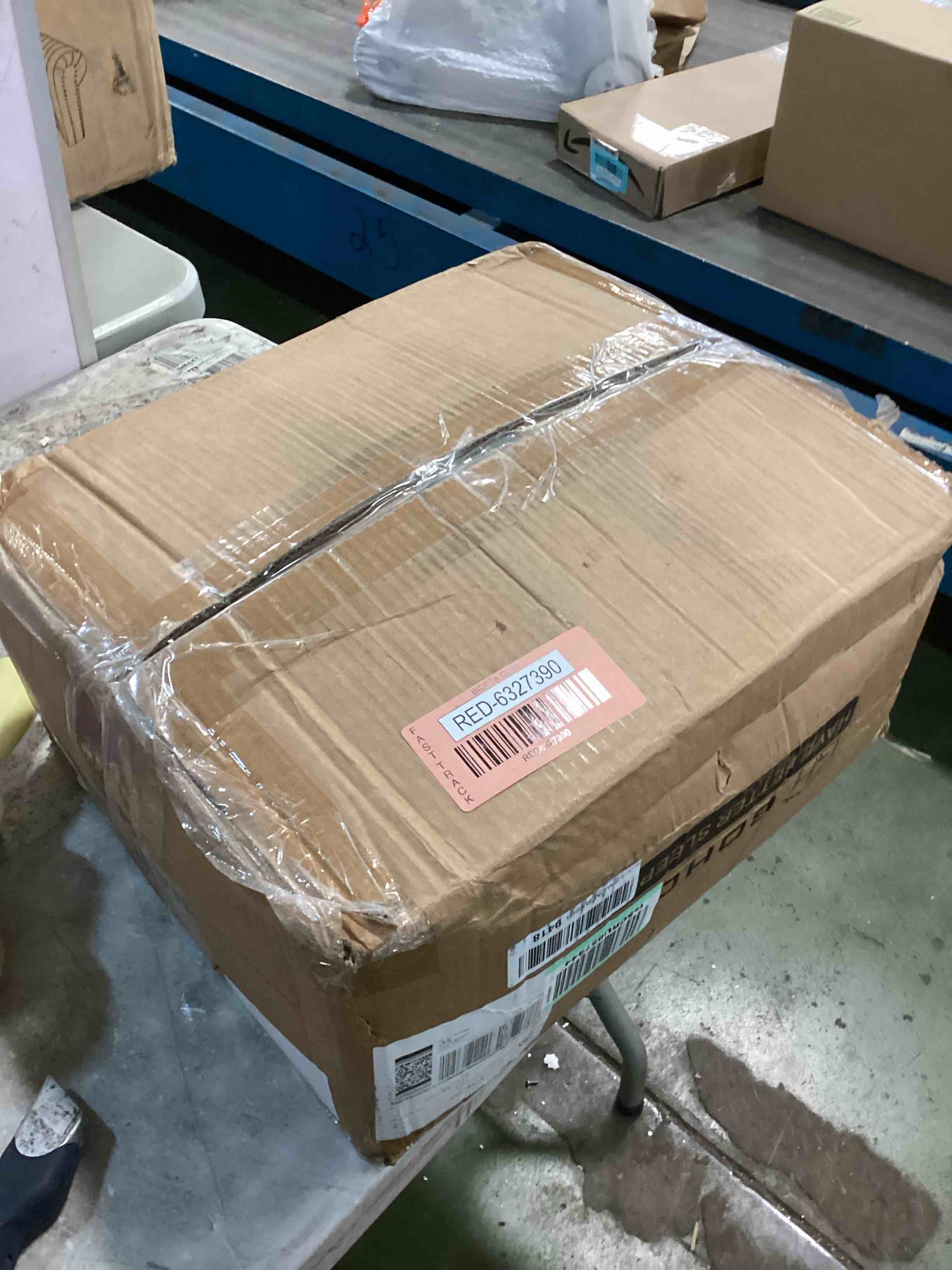 https://s3.amazonaws.com/lotting-images-prod/bidfta/RED6327390_1712850535890.jpeg