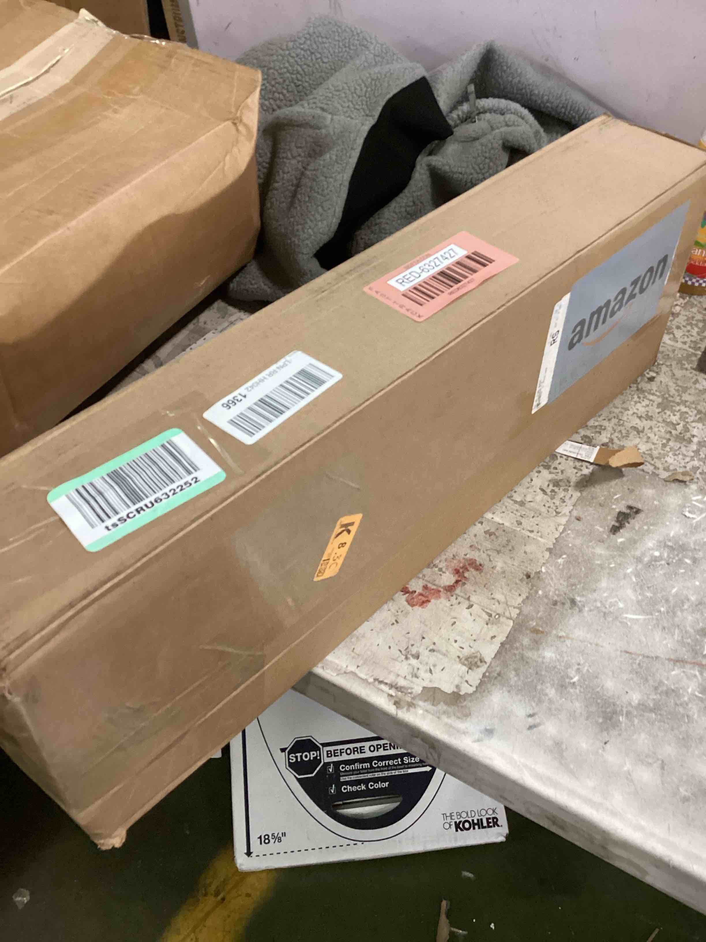 https://s3.amazonaws.com/lotting-images-prod/bidfta/RED6327427_1712857566203.jpeg