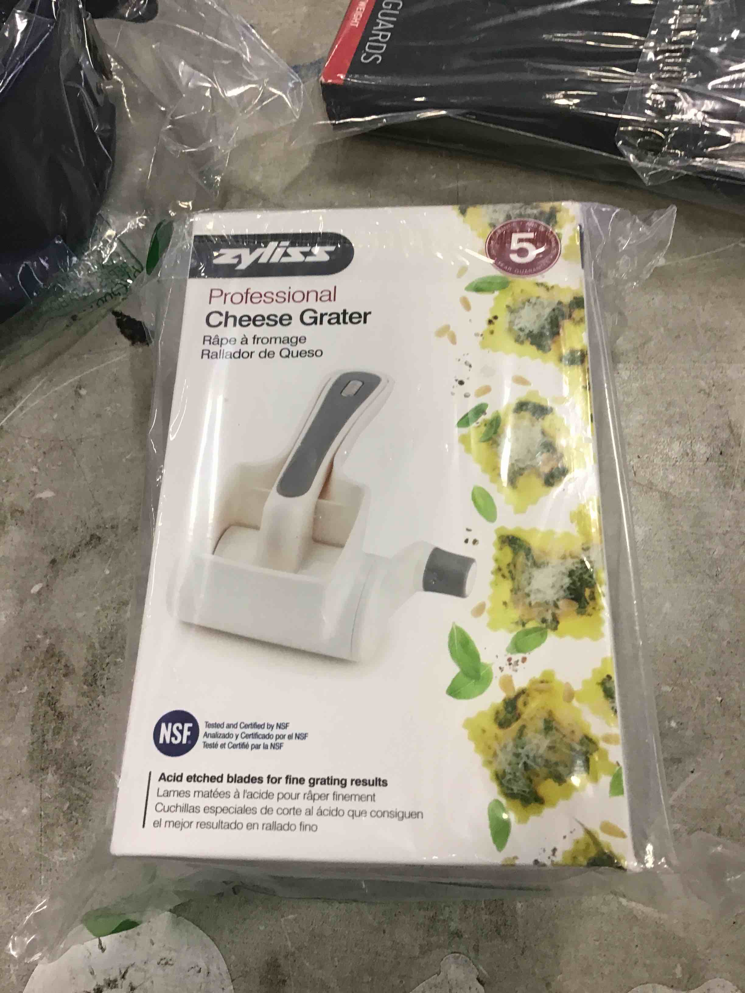 https://s3.amazonaws.com/lotting-images-prod/bidfta/RED6327787_1712668477735.jpeg