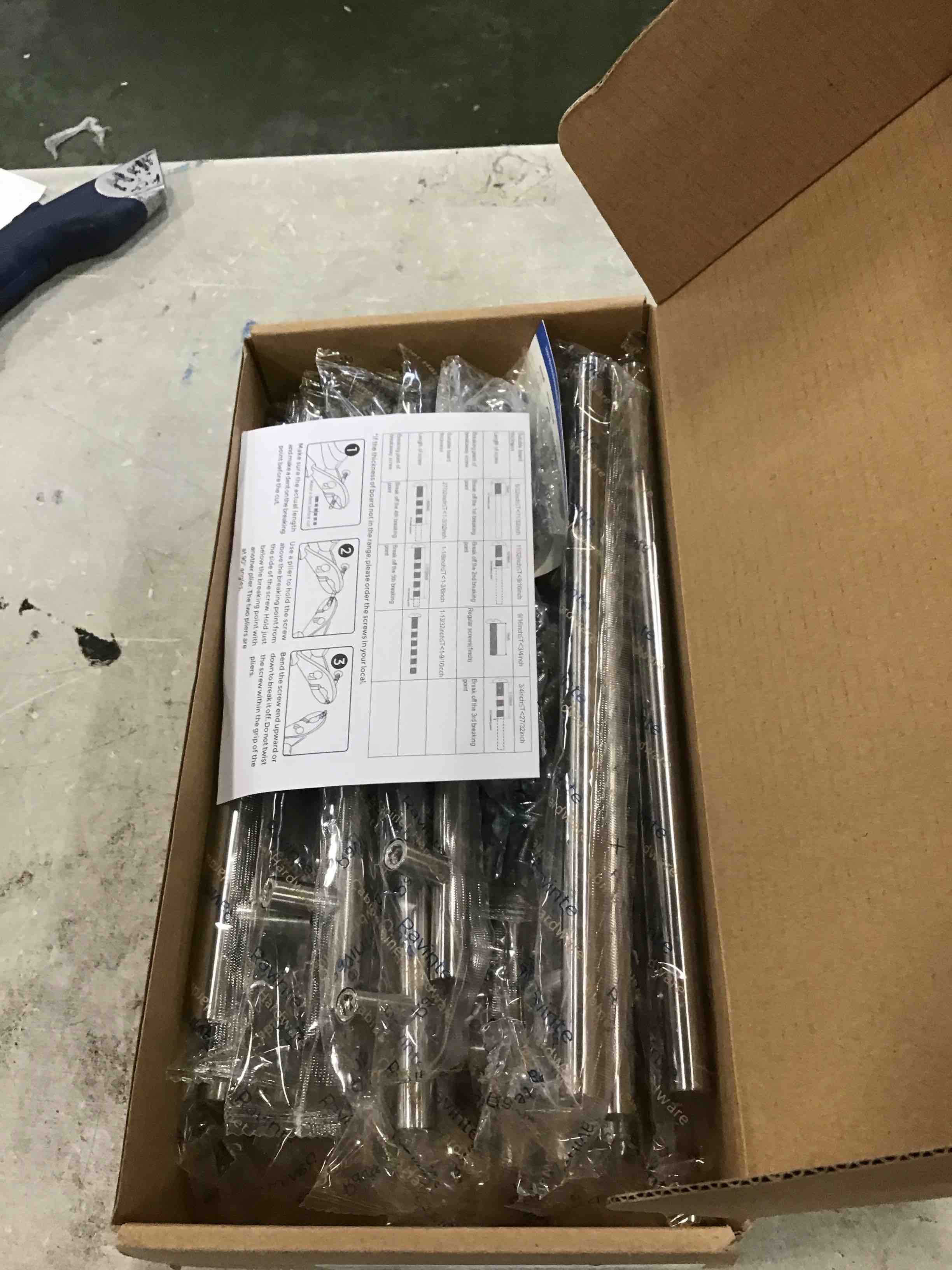 https://s3.amazonaws.com/lotting-images-prod/bidfta/RED6327987_1712690531601.jpeg