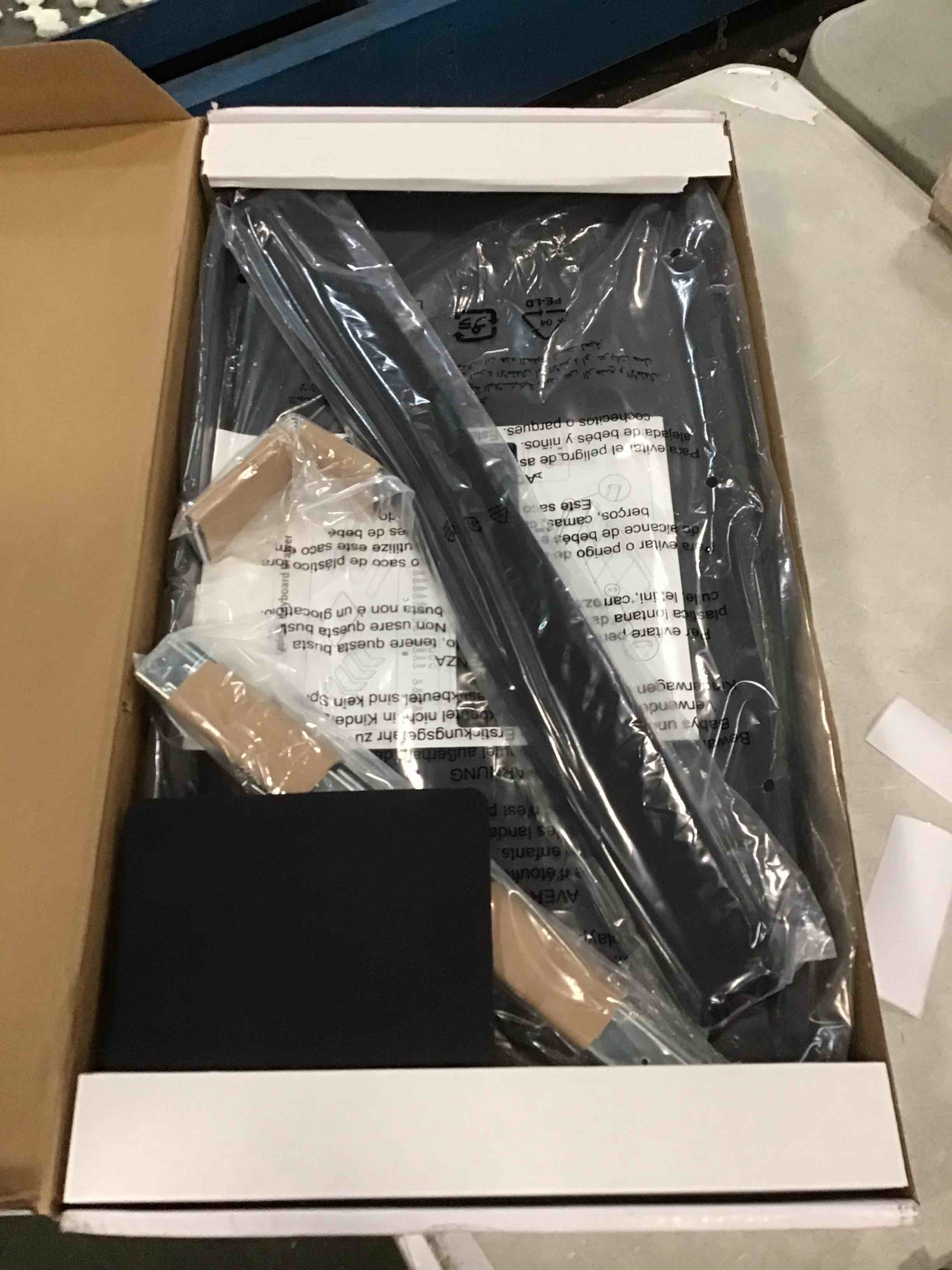https://s3.amazonaws.com/lotting-images-prod/bidfta/RED6328957_1712237543221.jpeg