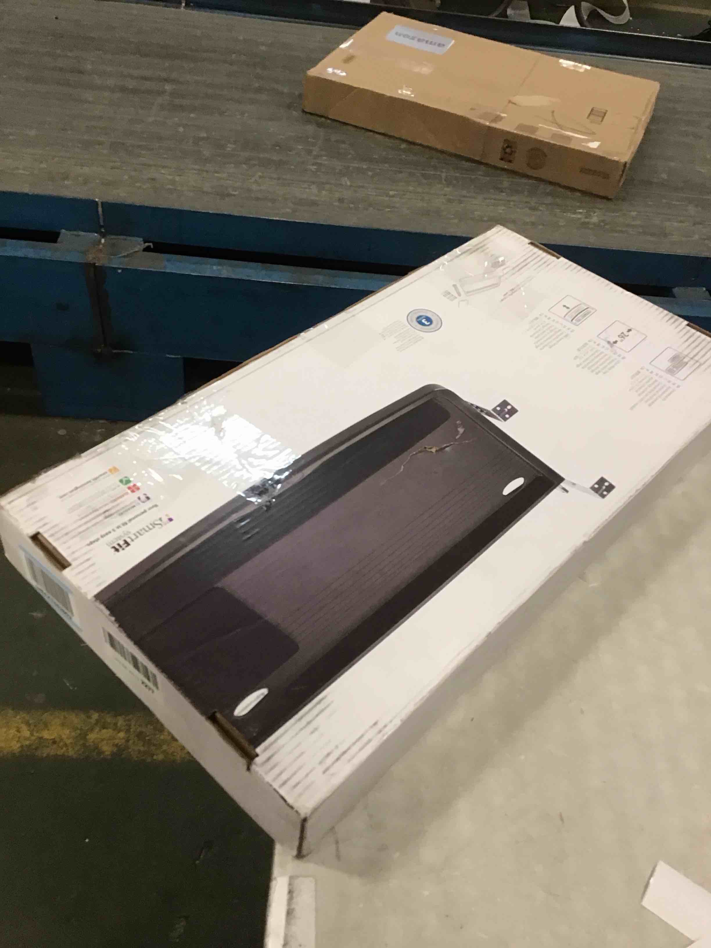 https://s3.amazonaws.com/lotting-images-prod/bidfta/RED6328957_1712237568321.jpeg