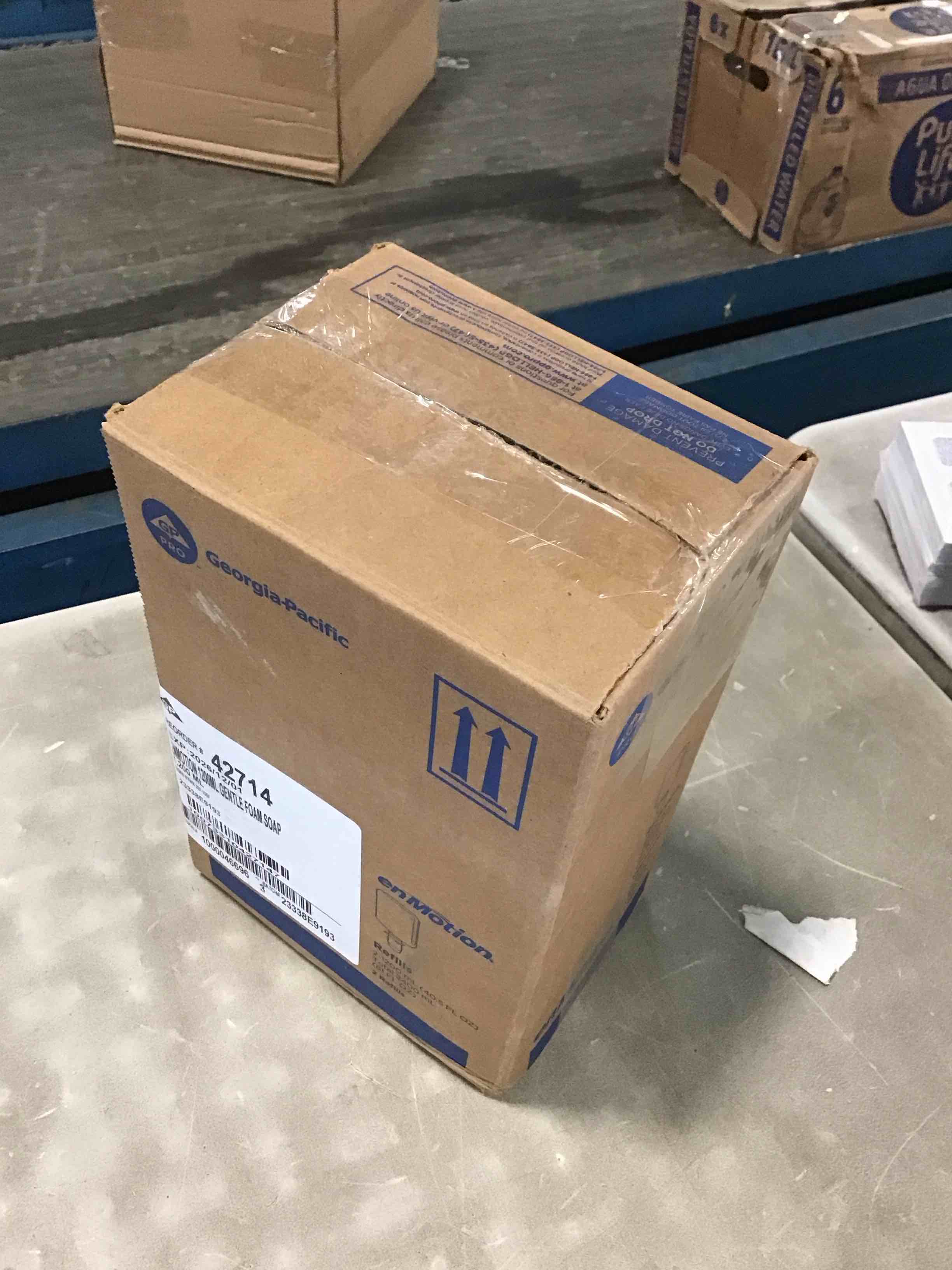 https://s3.amazonaws.com/lotting-images-prod/bidfta/RED6329450_1712501557199.jpeg