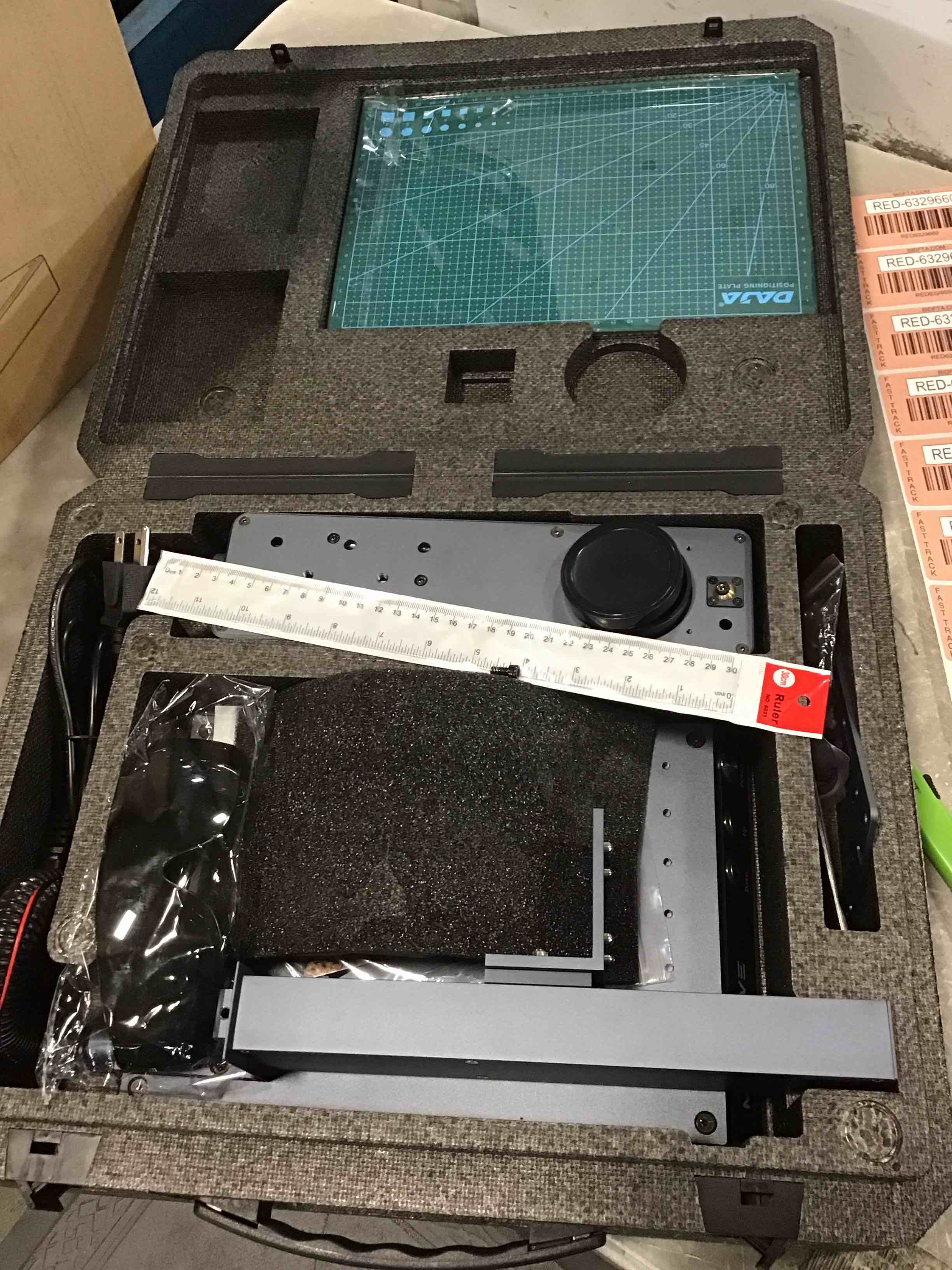 https://s3.amazonaws.com/lotting-images-prod/bidfta/RED6329654_1712579955911.jpeg