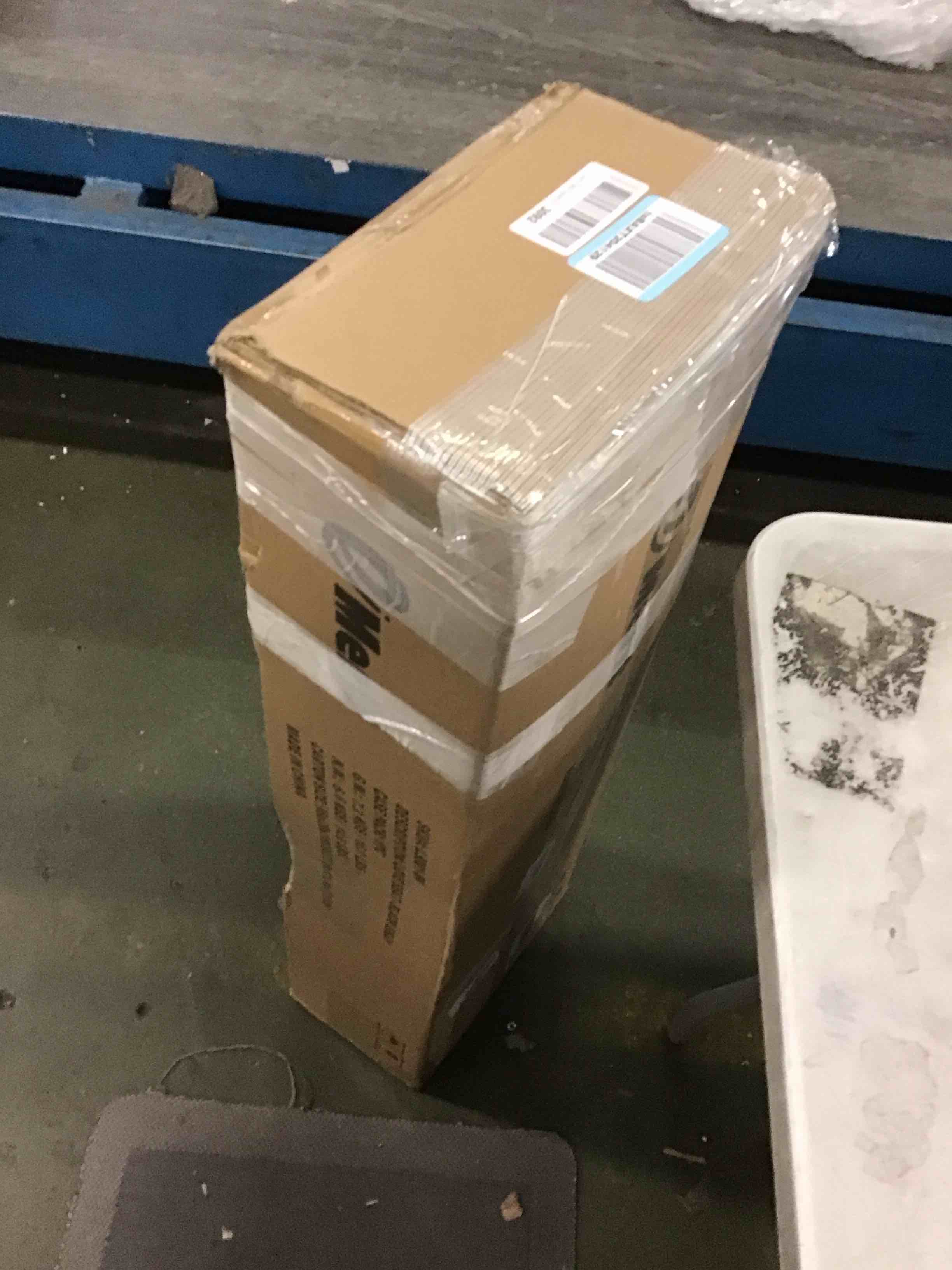 https://s3.amazonaws.com/lotting-images-prod/bidfta/RED6330261_1712761697910.jpeg