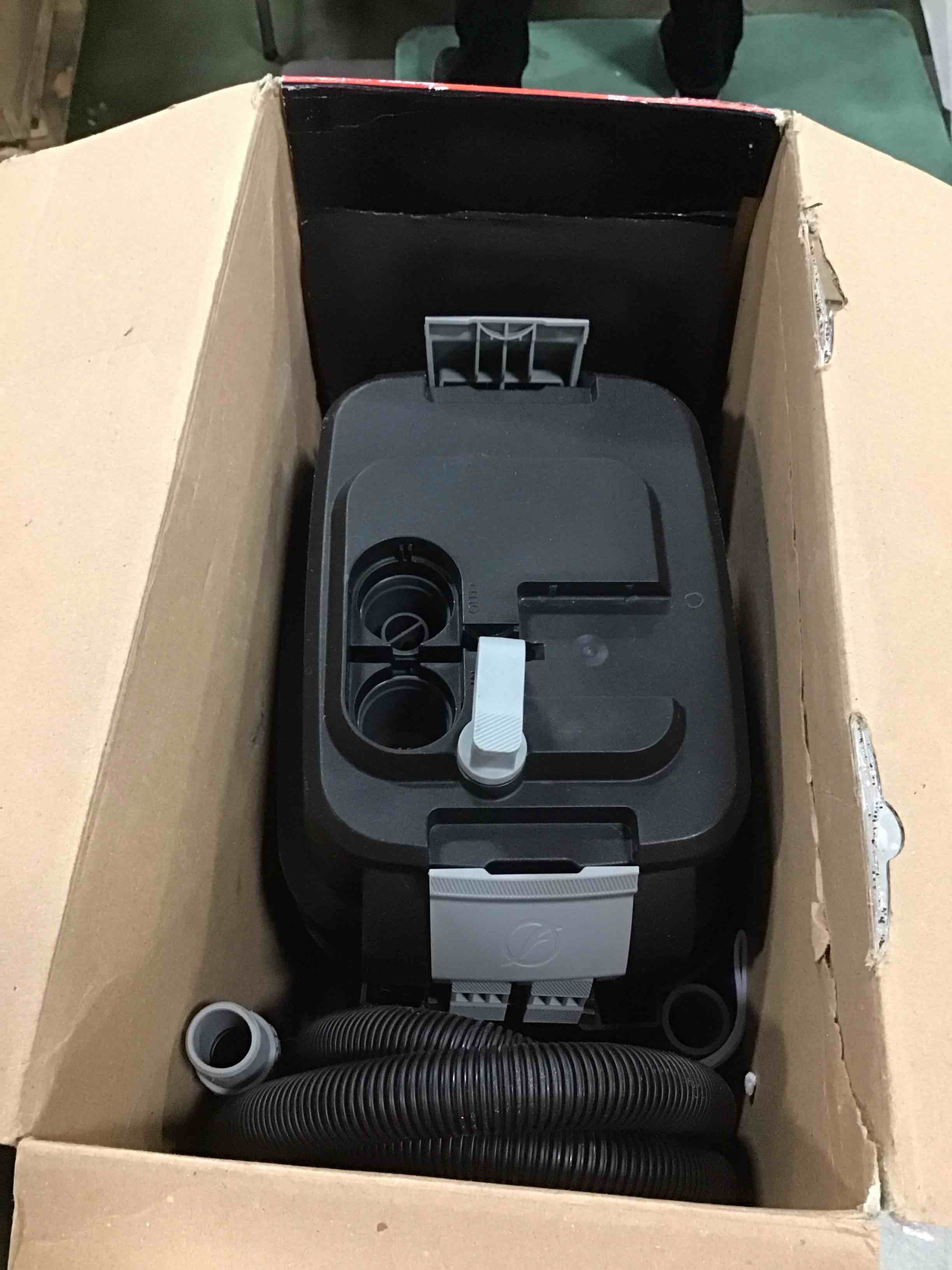 https://s3.amazonaws.com/lotting-images-prod/bidfta/RED6330461_1712750134081.jpeg