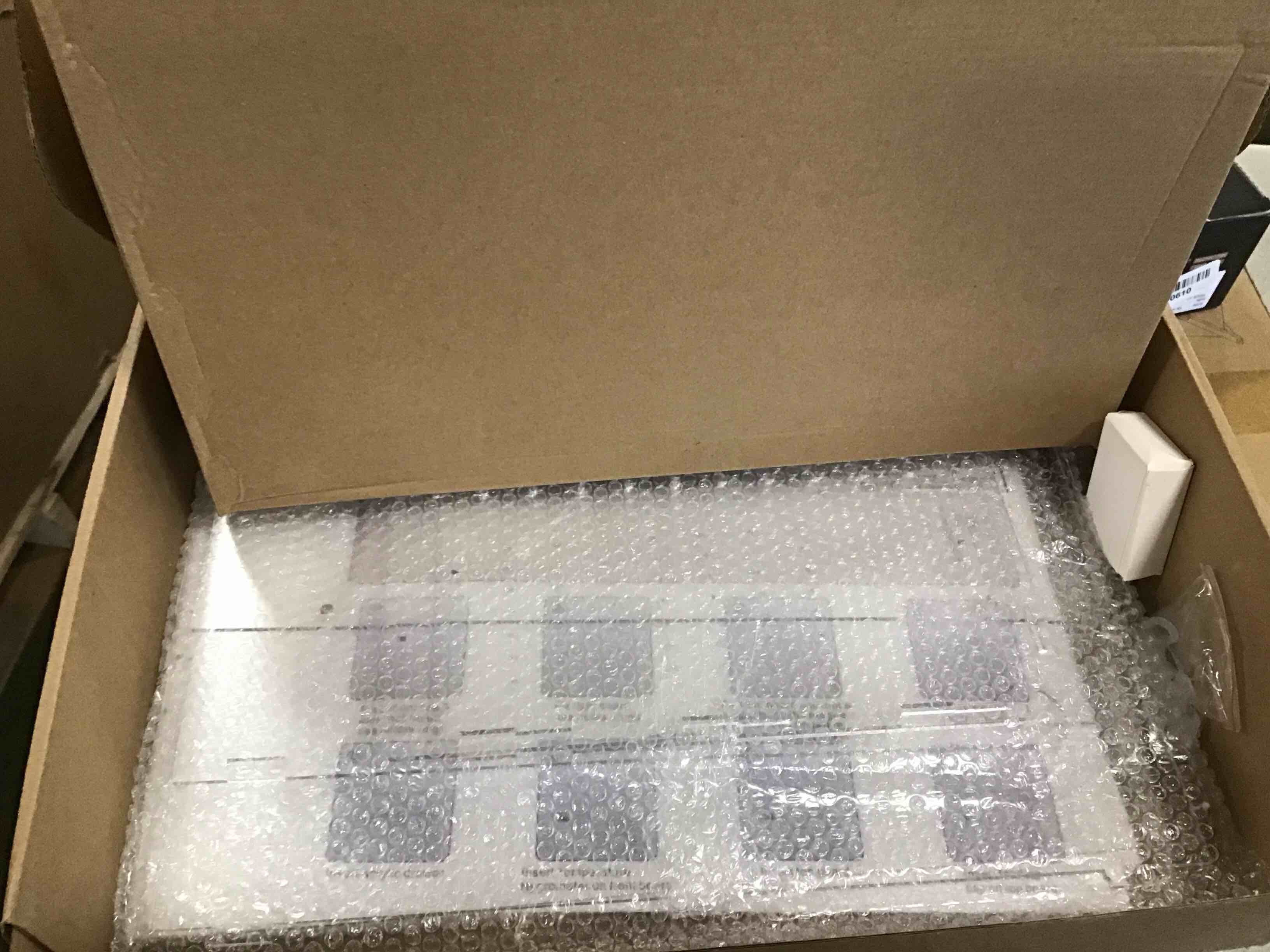 https://s3.amazonaws.com/lotting-images-prod/bidfta/RED6331291_1713180753347.jpeg