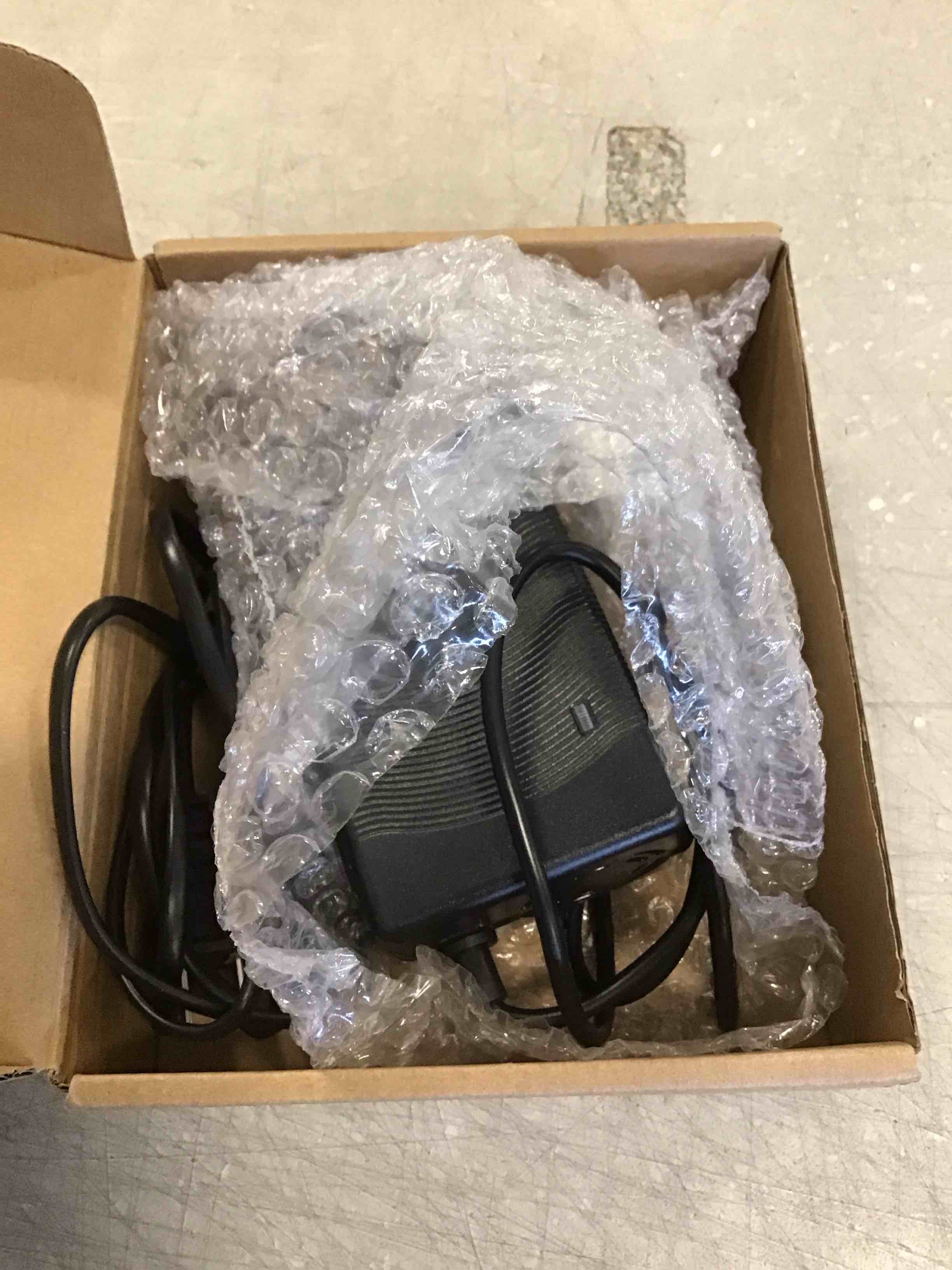 https://s3.amazonaws.com/lotting-images-prod/bidfta/RED6331408_1713188987308.jpeg