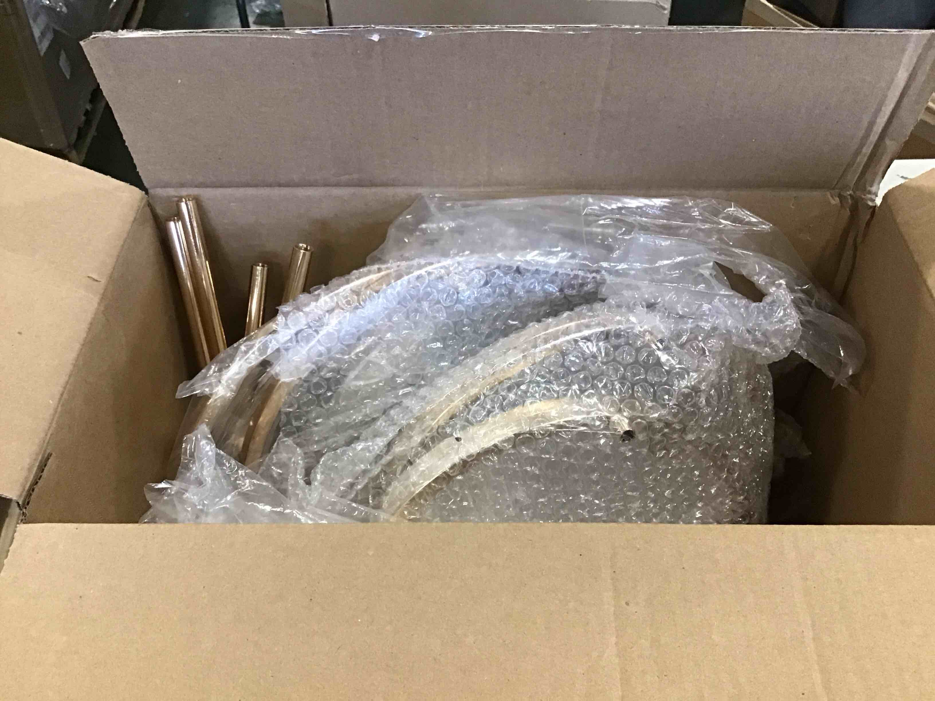 https://s3.amazonaws.com/lotting-images-prod/bidfta/RED6331483_1713196598076.jpeg