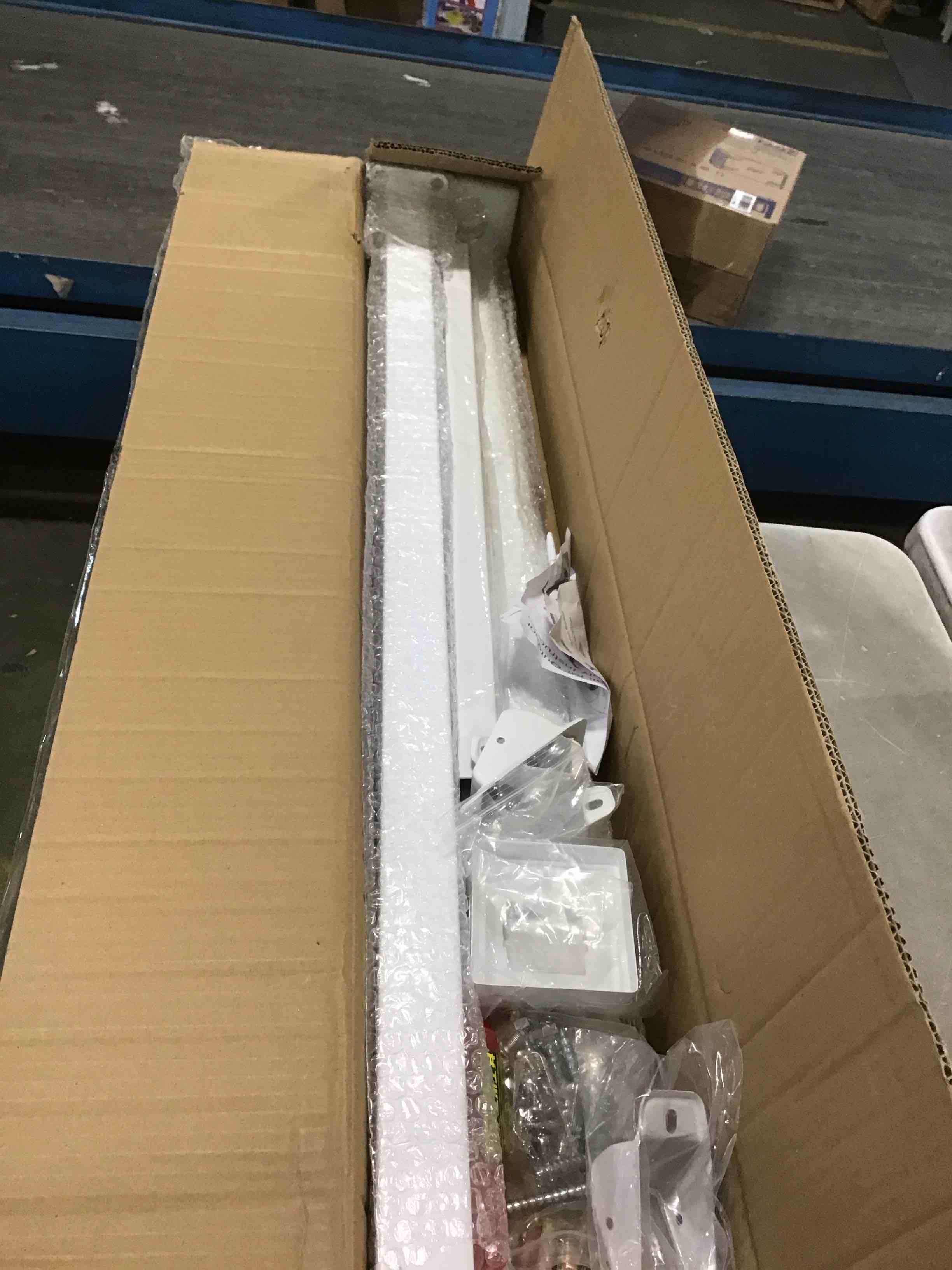 https://s3.amazonaws.com/lotting-images-prod/bidfta/RED6331968_1711474031572.jpeg