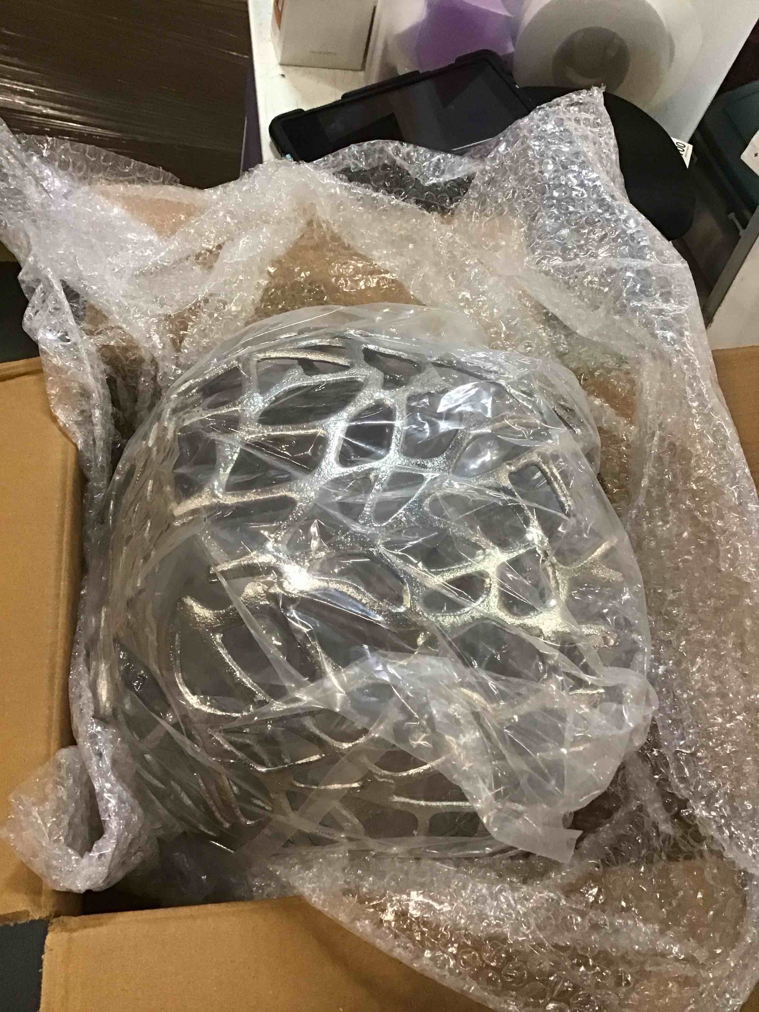 https://s3.amazonaws.com/lotting-images-prod/bidfta/RED6332034_1711541020964.jpeg