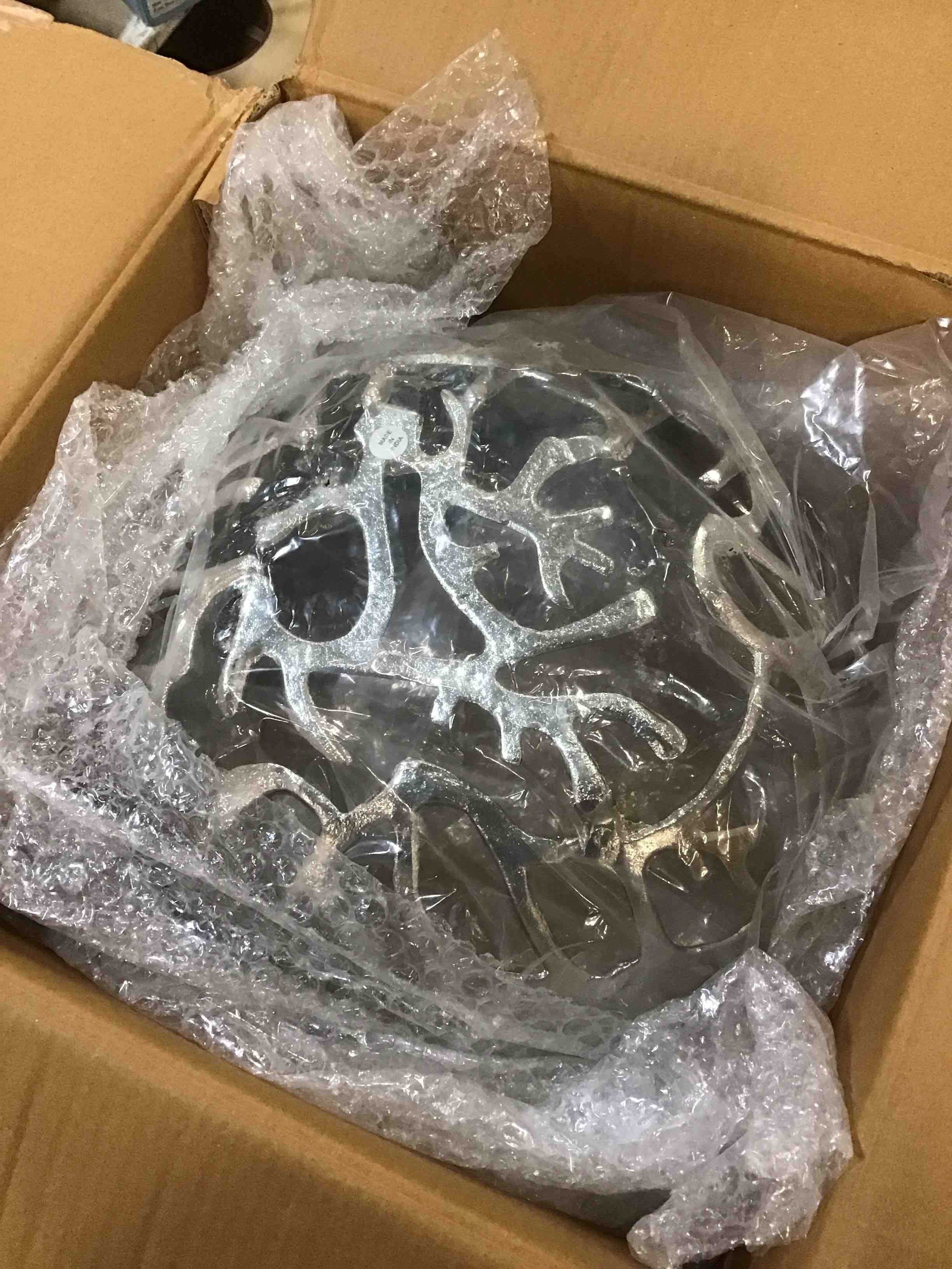 https://s3.amazonaws.com/lotting-images-prod/bidfta/RED6332034_1711541034557.jpeg
