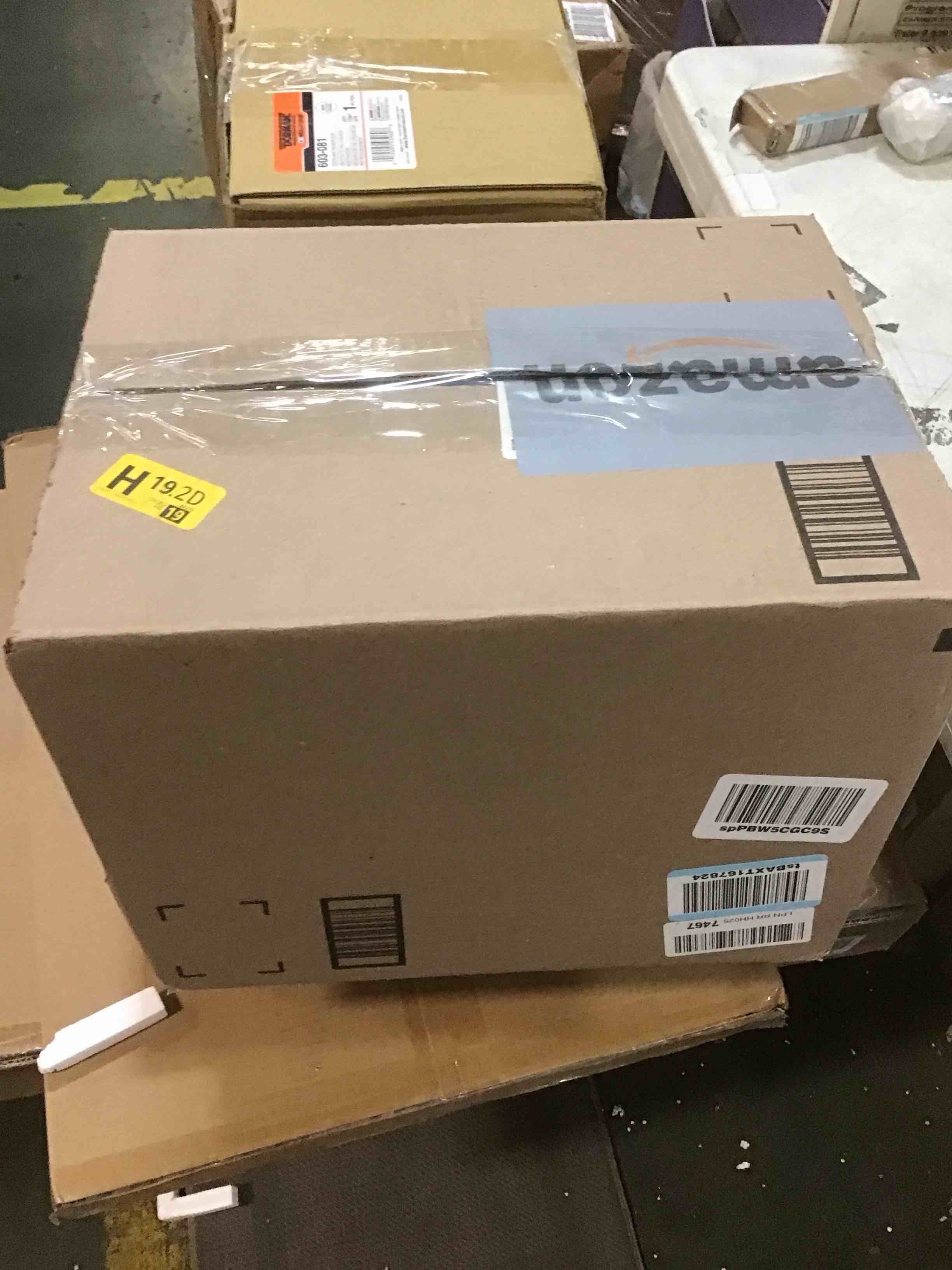https://s3.amazonaws.com/lotting-images-prod/bidfta/RED6332192_1711567750442.jpeg