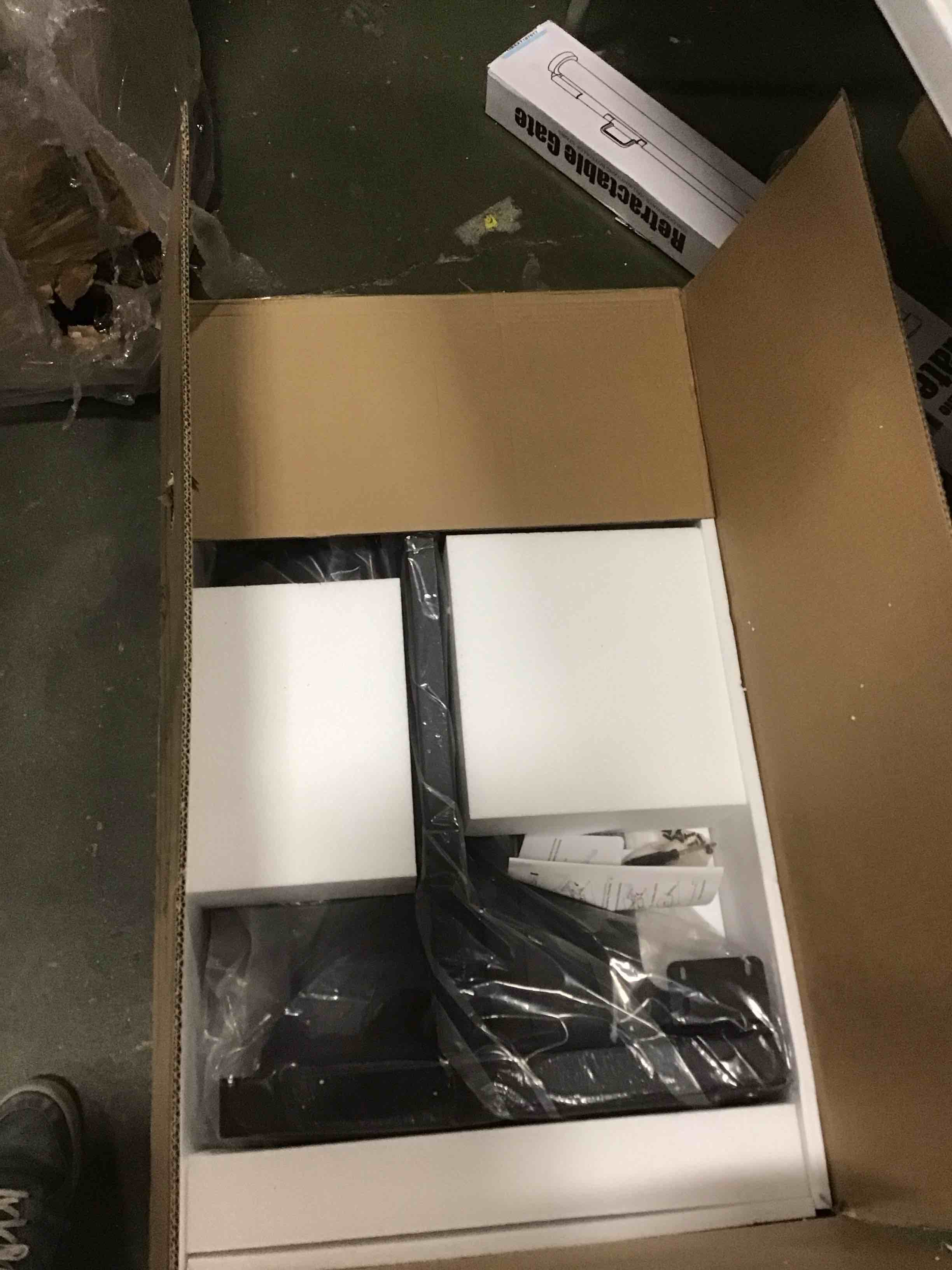 https://s3.amazonaws.com/lotting-images-prod/bidfta/RED6332330_1711648265142.jpeg