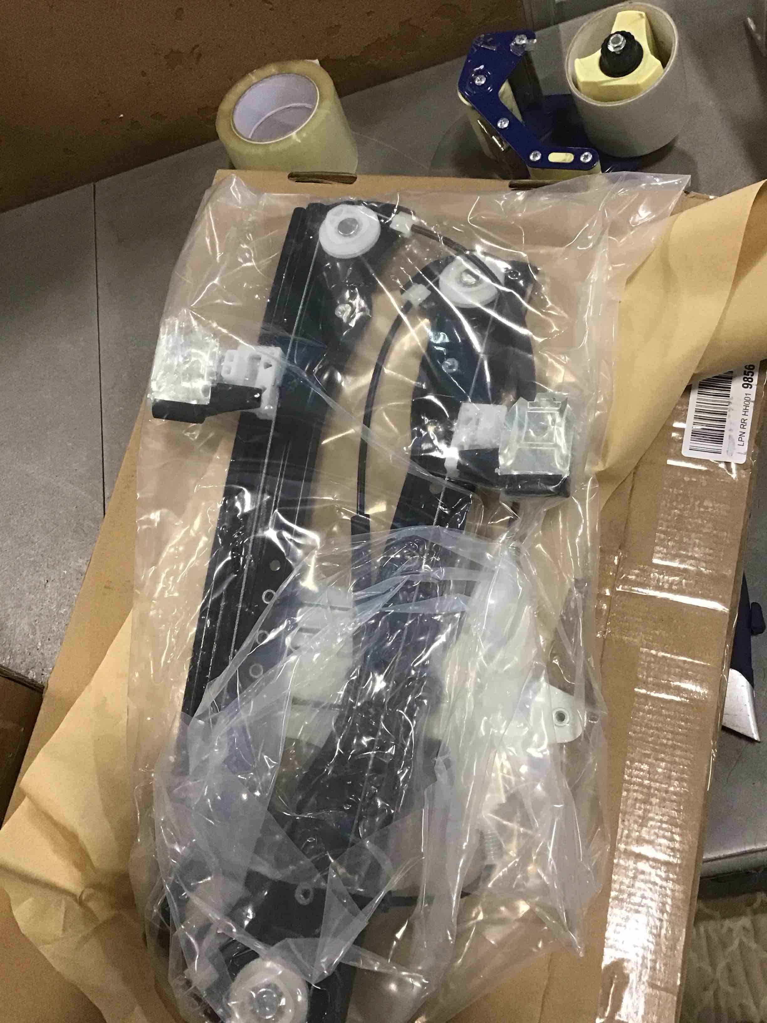 https://s3.amazonaws.com/lotting-images-prod/bidfta/RED6332504_1711727465585.jpeg